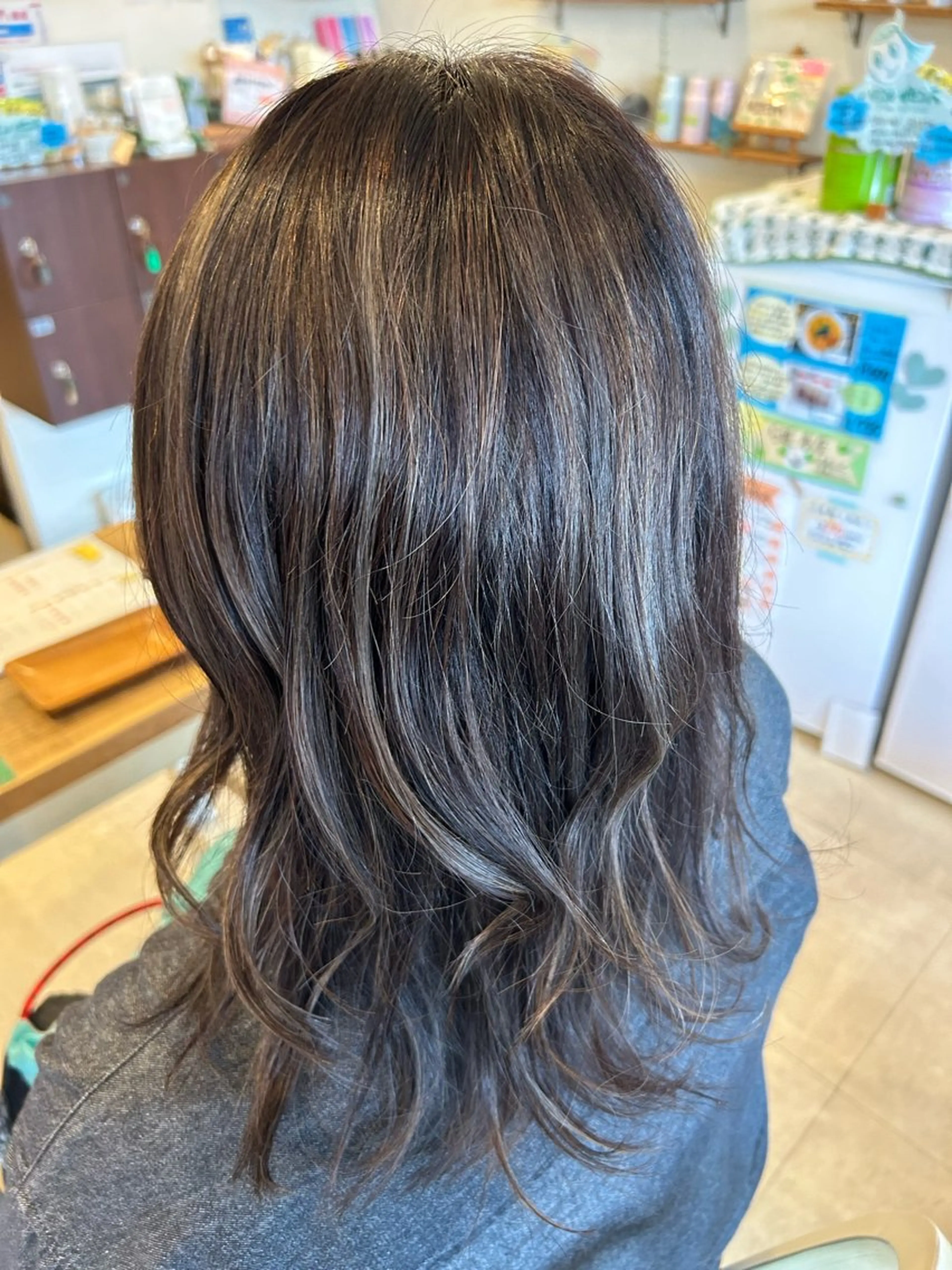 カラー ハイライトカラー シルバー 美容室 Jフィドルファドル所属・わきた かずなのヘアスタイル