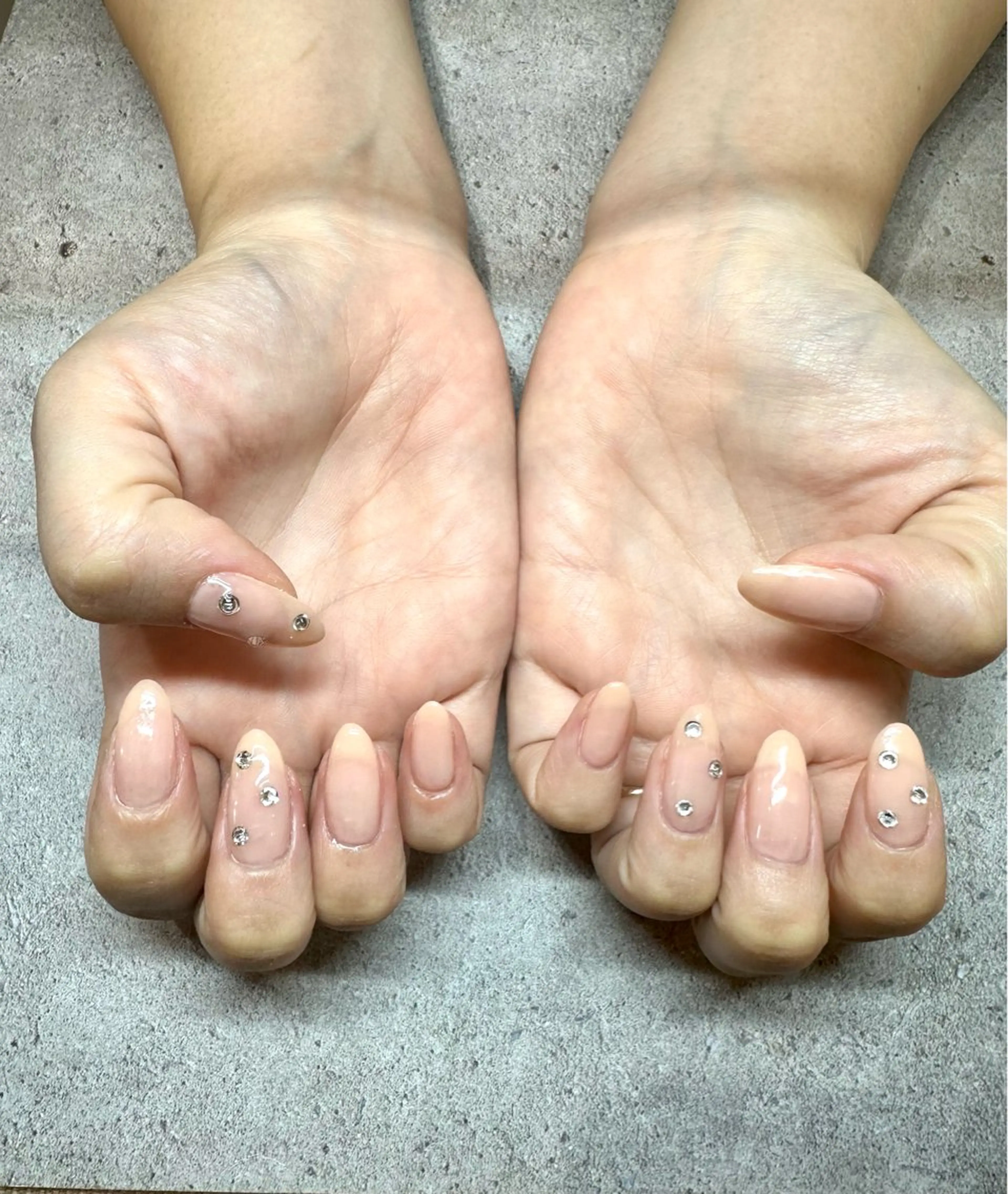 ネイル ワンカラーネイル ストーンネイル Tanemoto所属・Ueda Rieのネイルデザイン