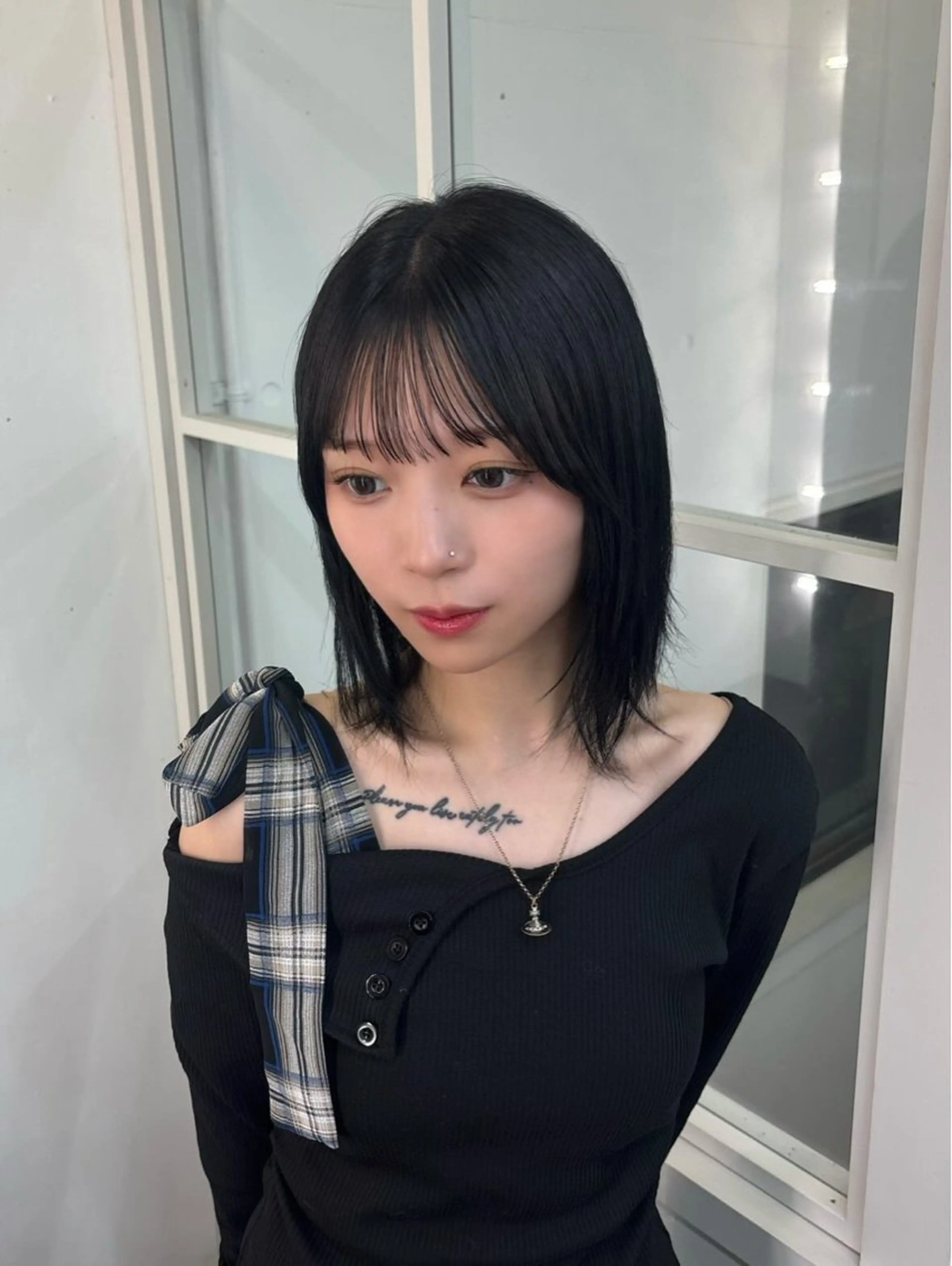 ミディアム カラー 黒髪 ブルーカラー ブルーブラック トリートメント ヘアカラー GAKU/表参道/ MAGNOLiAのヘアスタイル