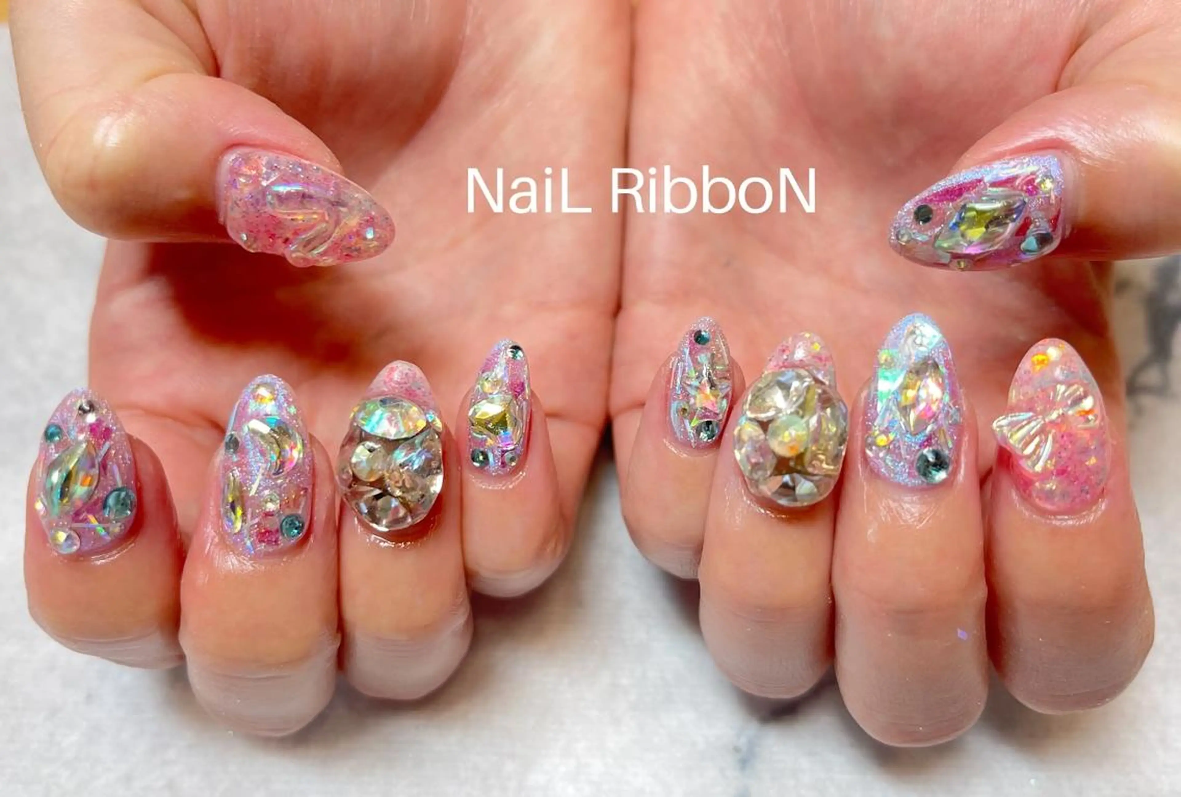 ネイル ネイルリボン 受付スタッフのネイルデザイン