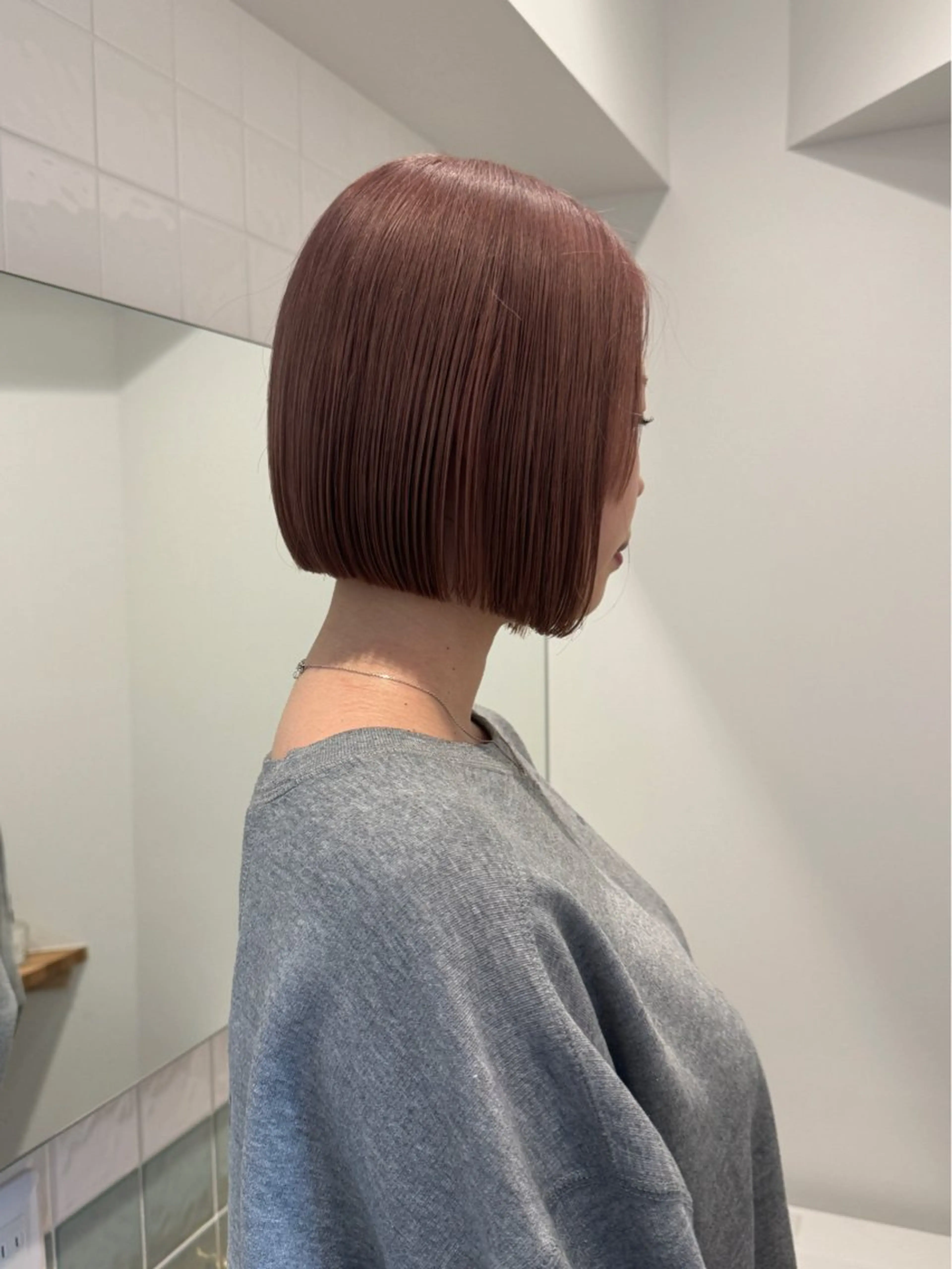 ショート カット ヘアカラー トリートメント laff 新宿所属・切りっぱなしボブ レイヤー/縮毛矯正のヘアスタイル