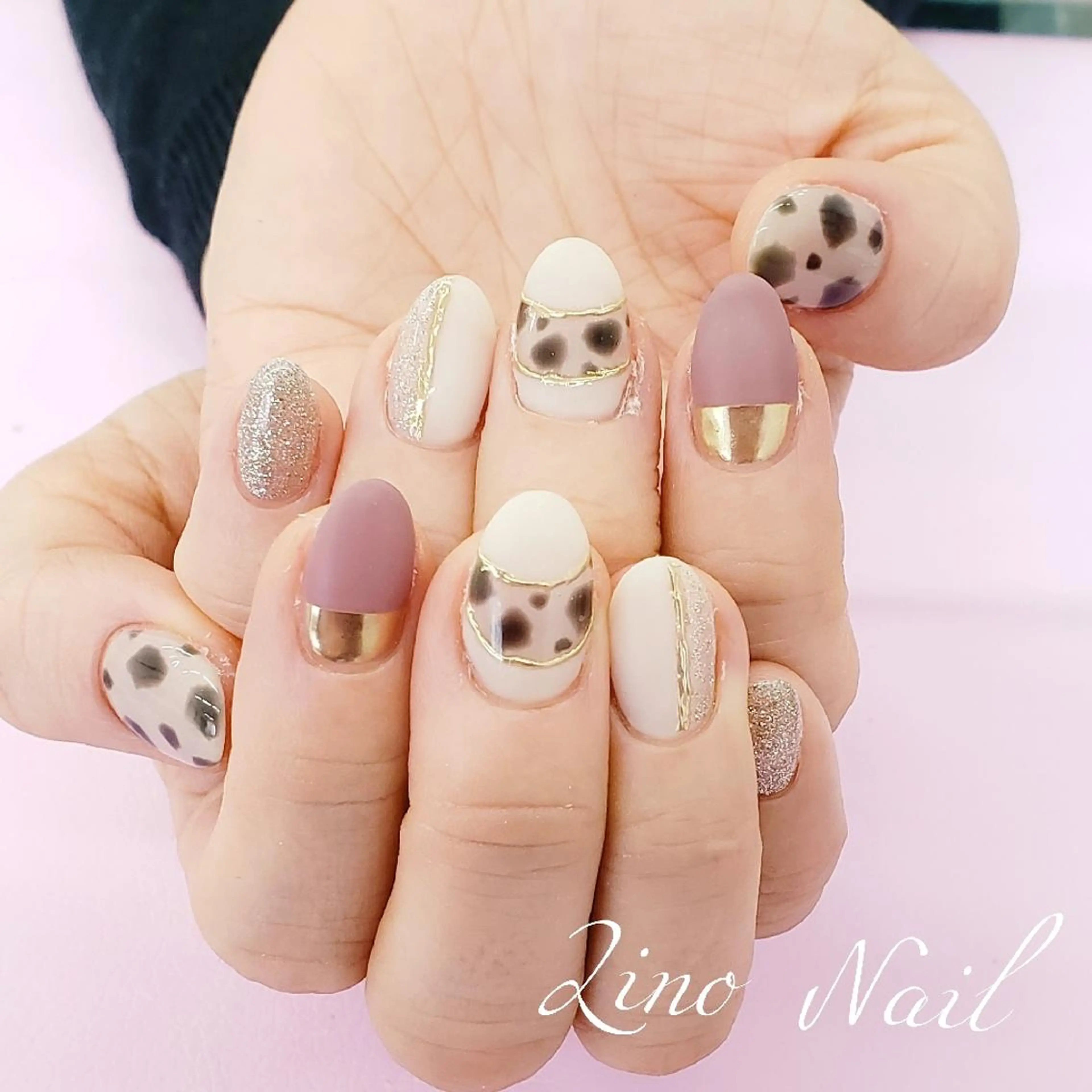 ネイル アニマル柄 カジュアル ジェルネイル キラキラネイル ラメ(グリッター) Lino Nailのネイルデザイン