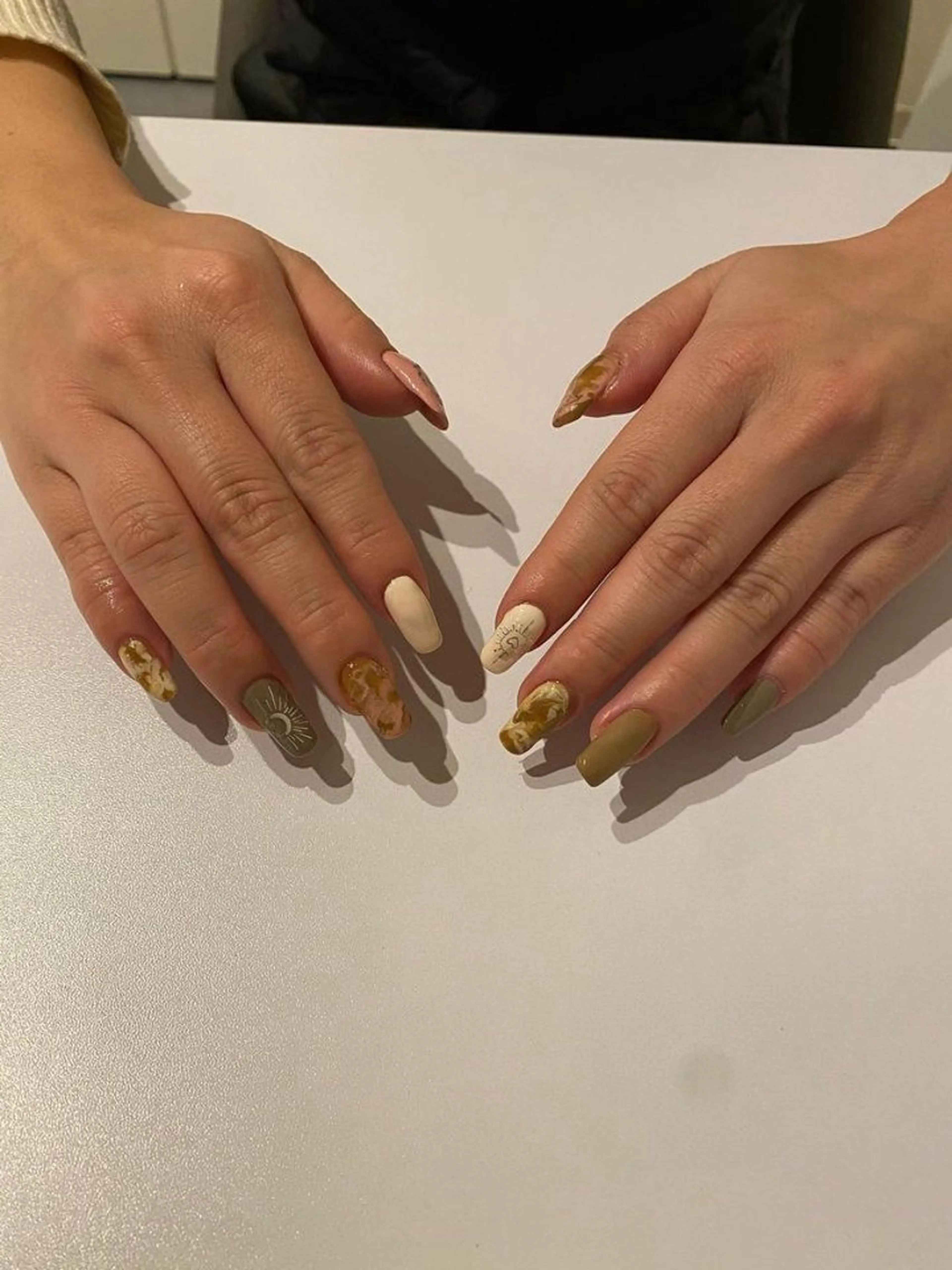 ネイル ハンドネイル 濱岡 咲のネイルデザイン