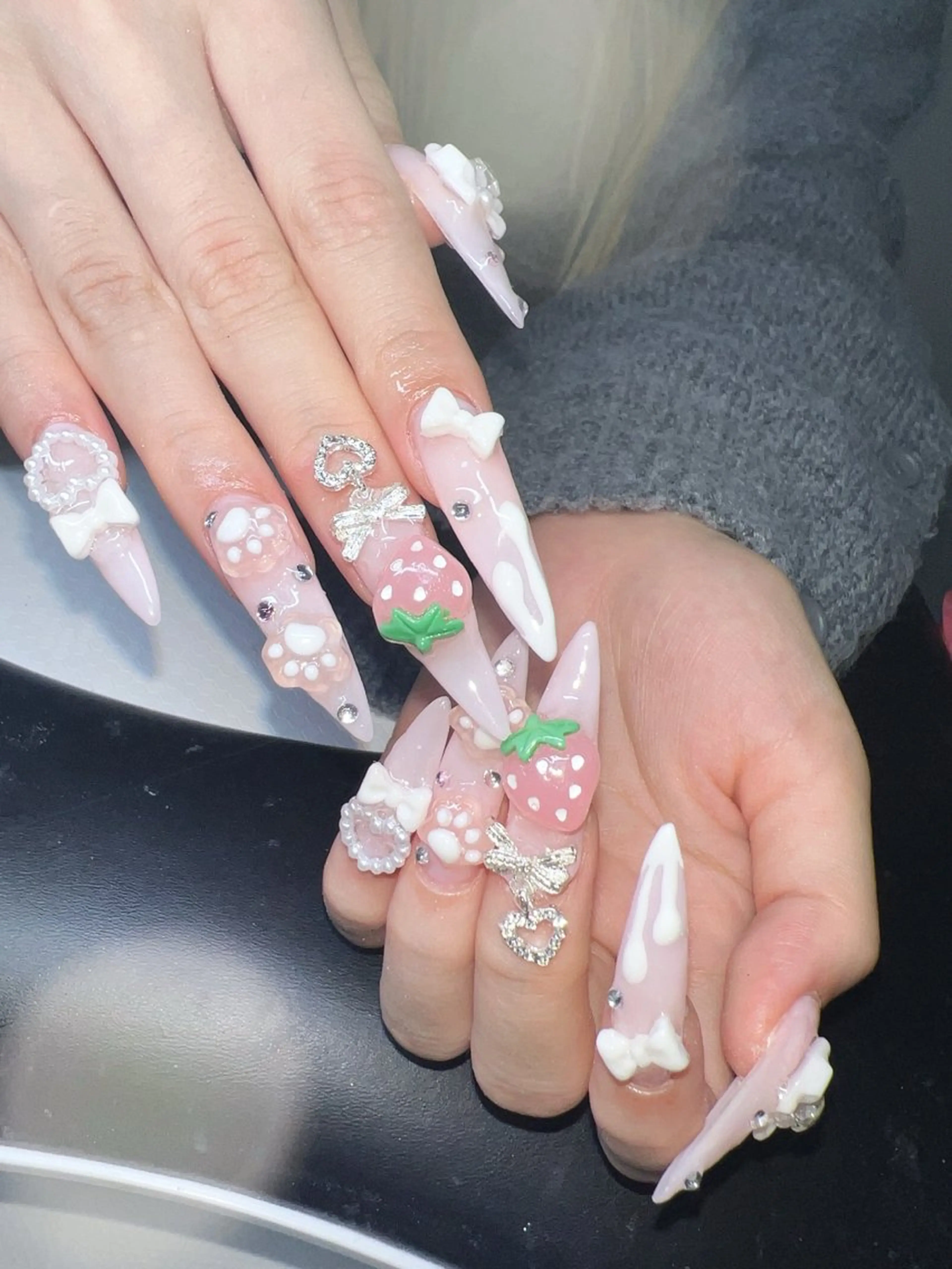 ネイル オーロラネイル チークネイル 長さ出し フットネイル フレンチネイル Lee Nailsのネイルデザイン