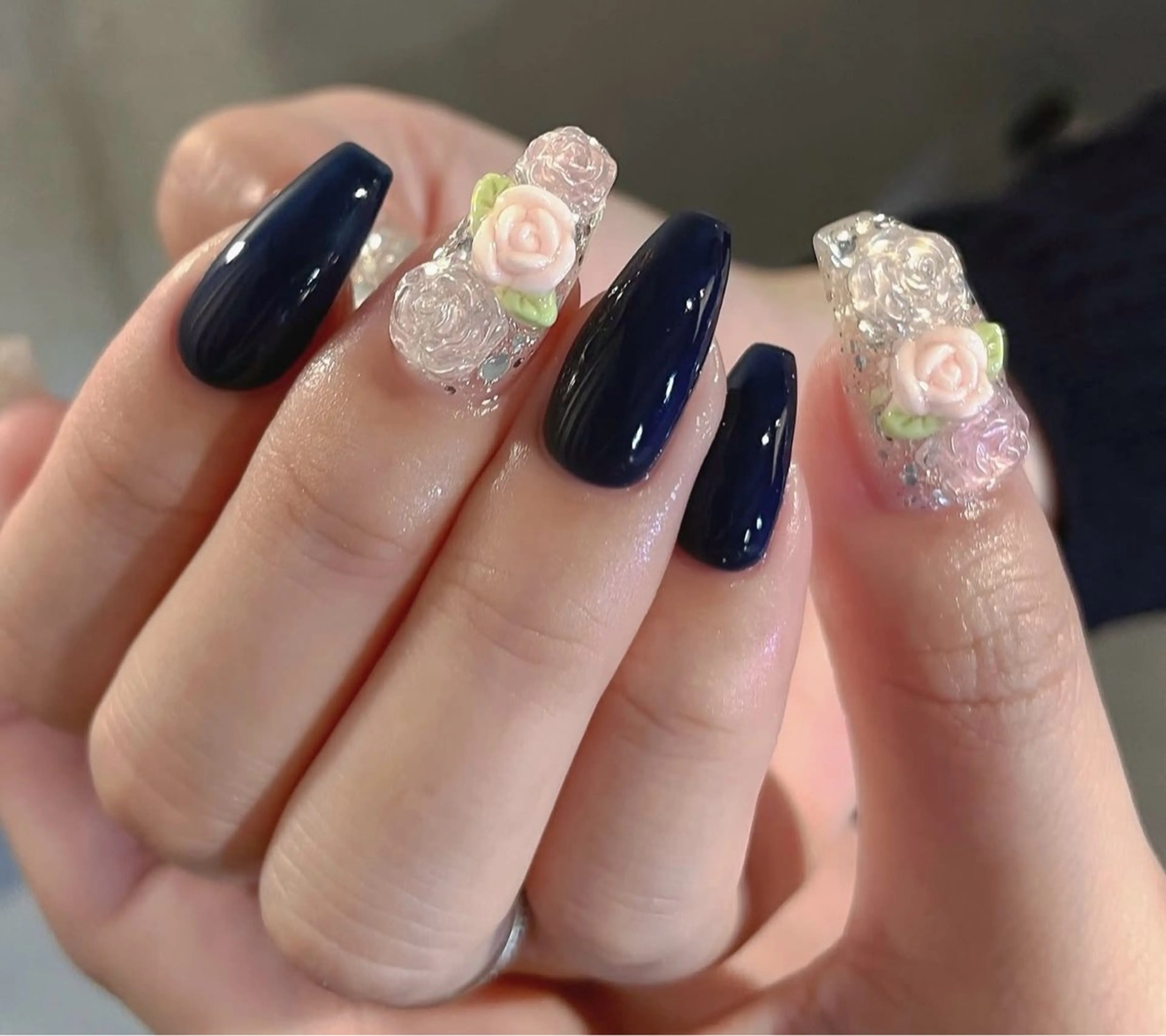 ネイル グラデーション キラキラネイル ワンカラーネイル 冬ネイル Jenn Nail Salonのネイルデザイン