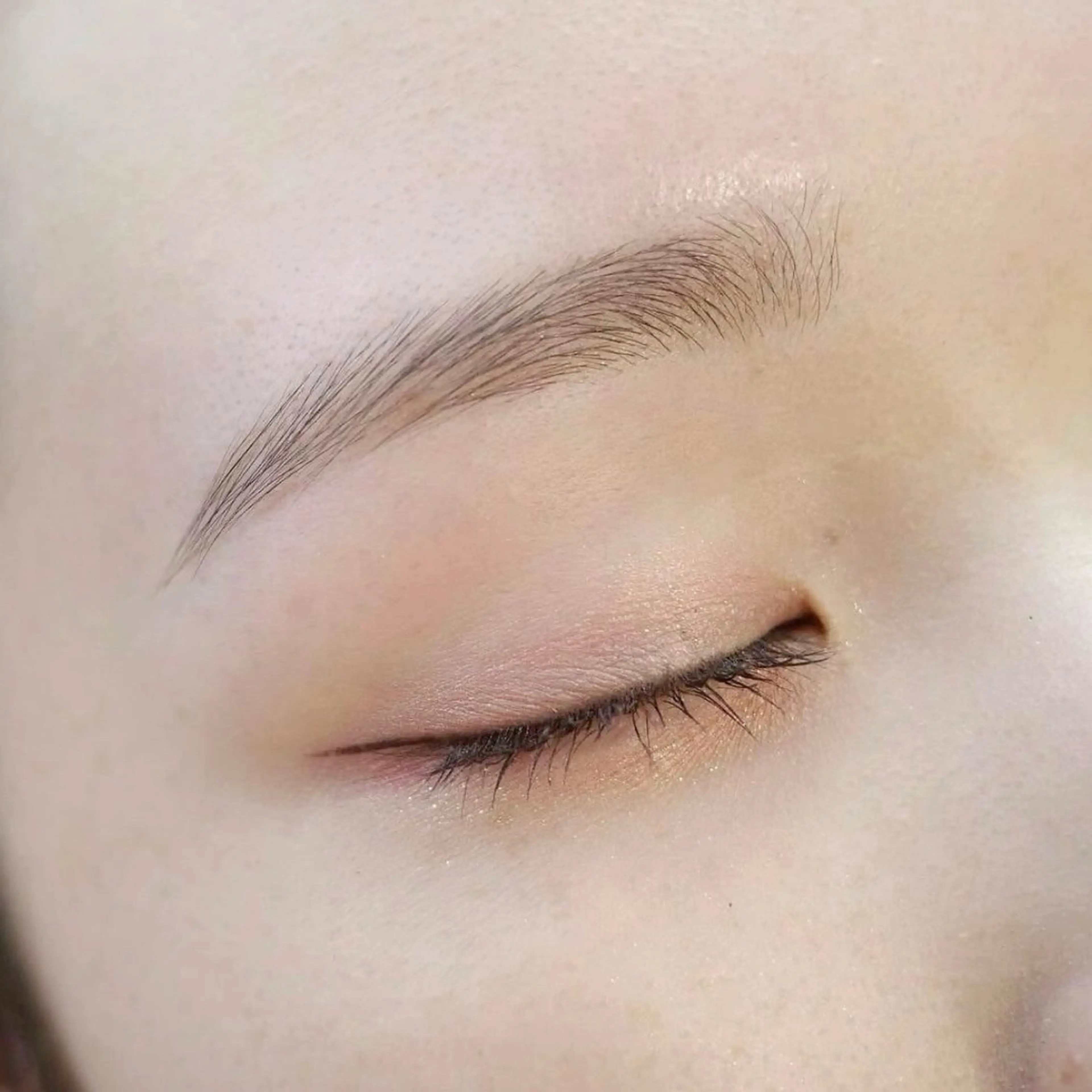 アイブロウ 眉カラー En'e cachetteのマツエク・マツパデザイン