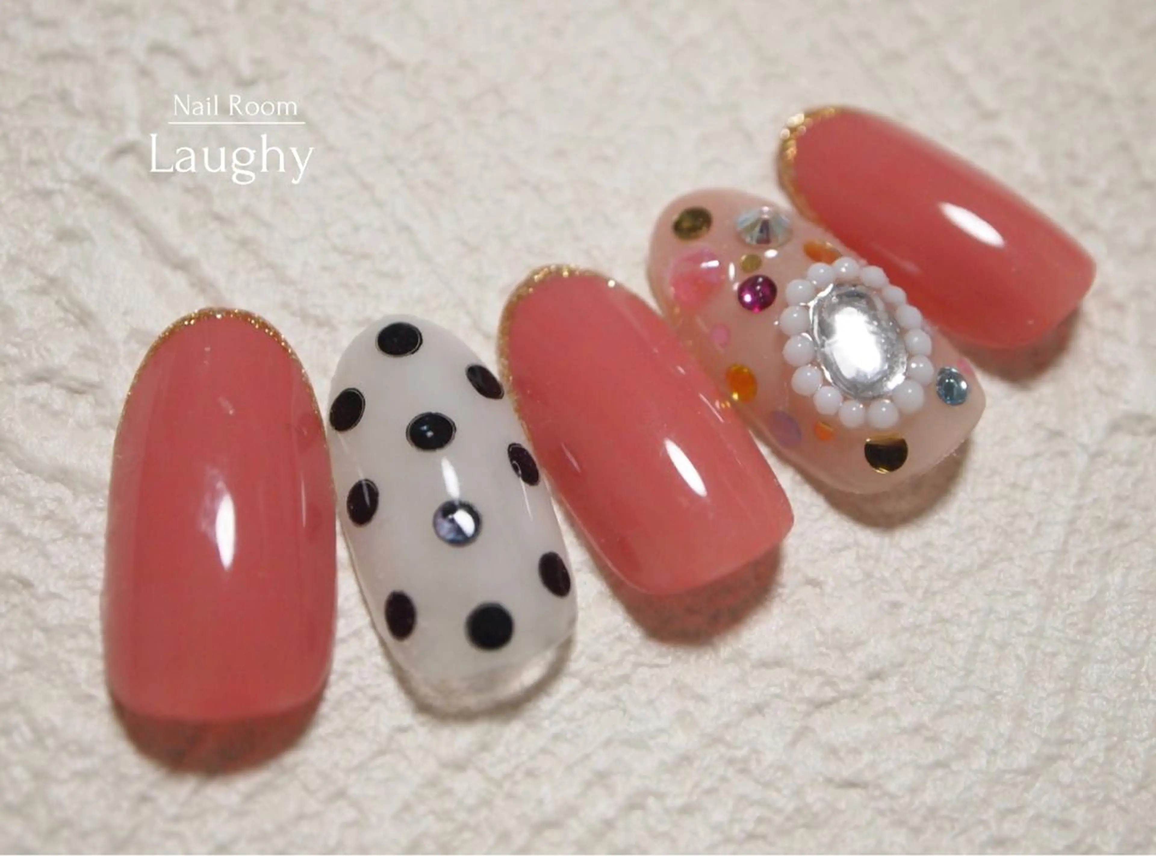 ネイル ドット Nail Room Laughyのネイルデザイン