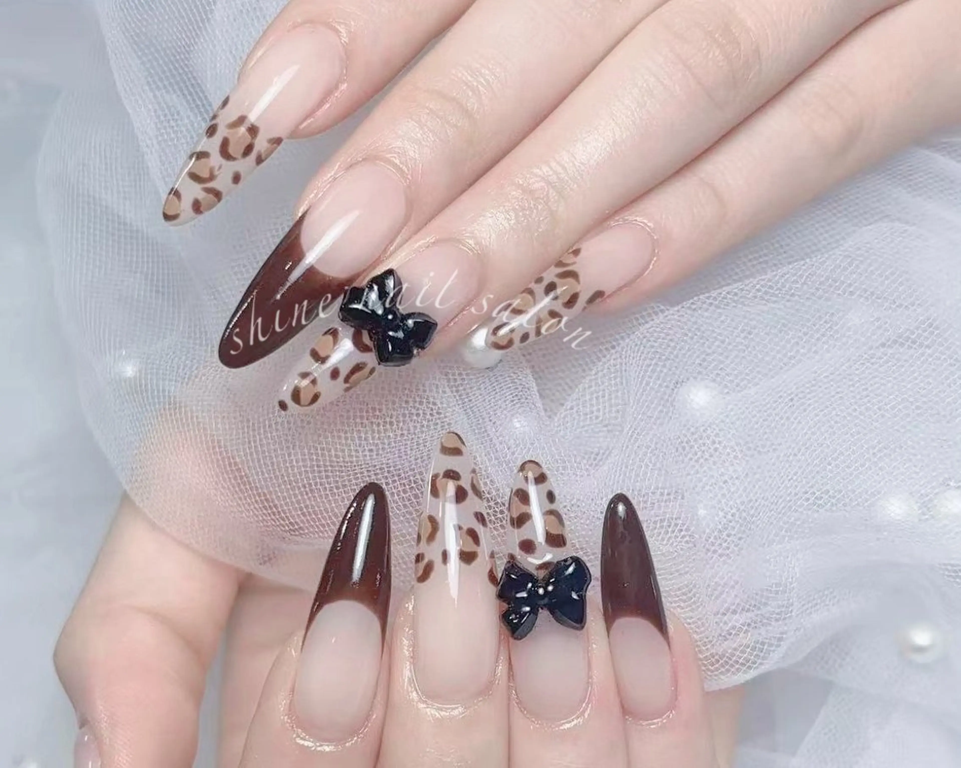 ネイル shineジェル& チップ長さだしのネイルデザイン