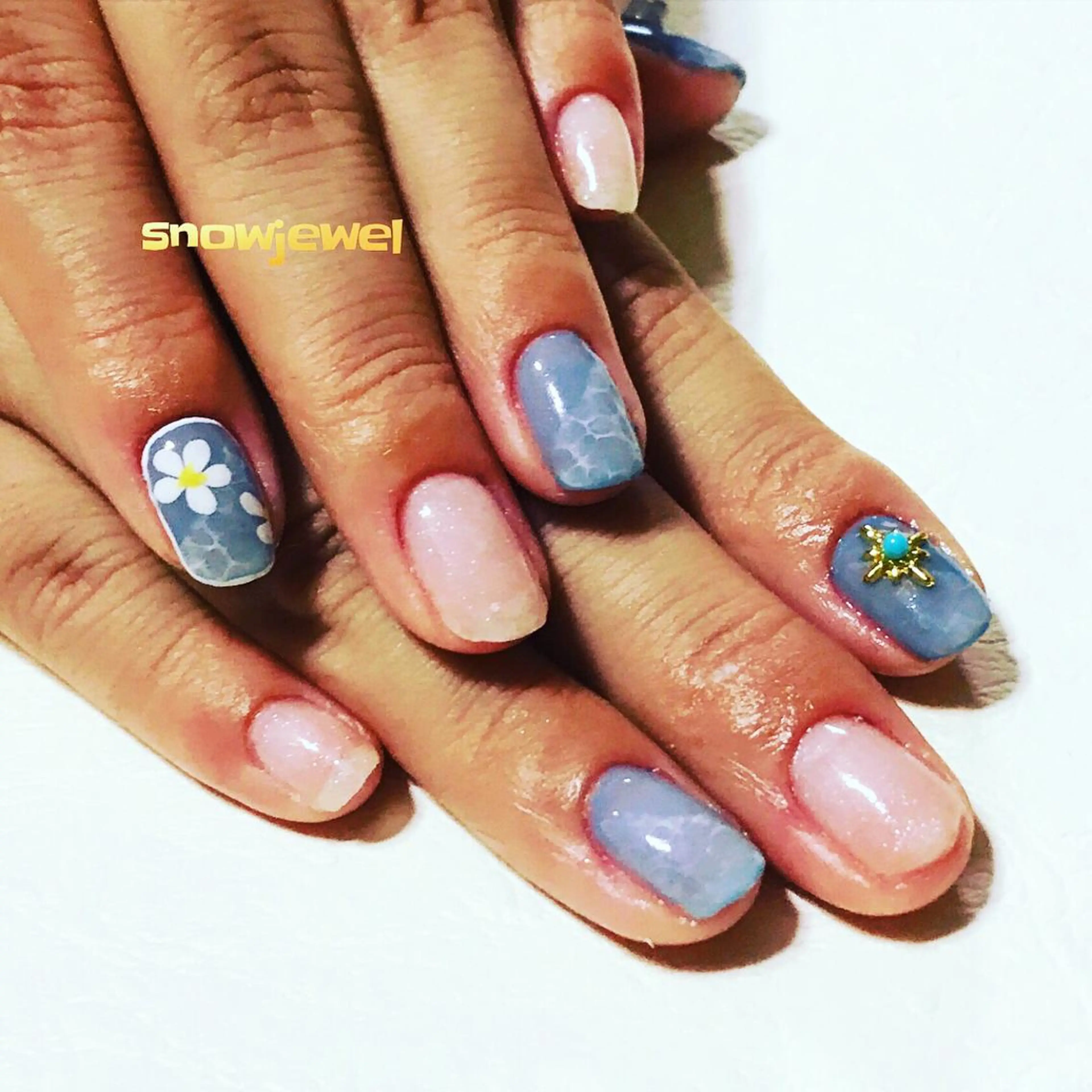 ネイル アートネイル ストーンネイル nail snowjewelのネイルデザイン