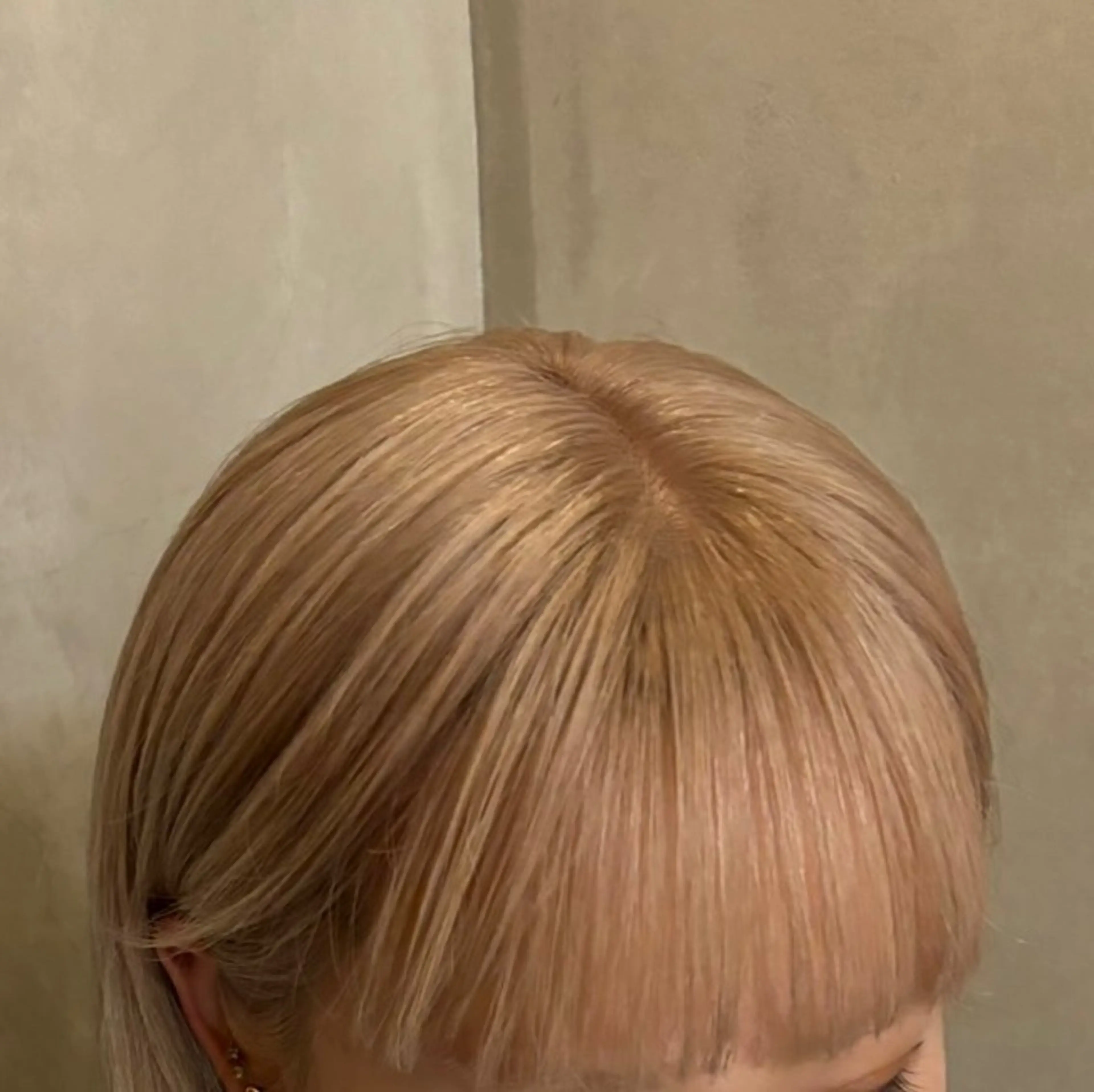 ショート カラー ベージュカラー ハイトーンカラー AffECTION所属・カワダ サキのヘアスタイル