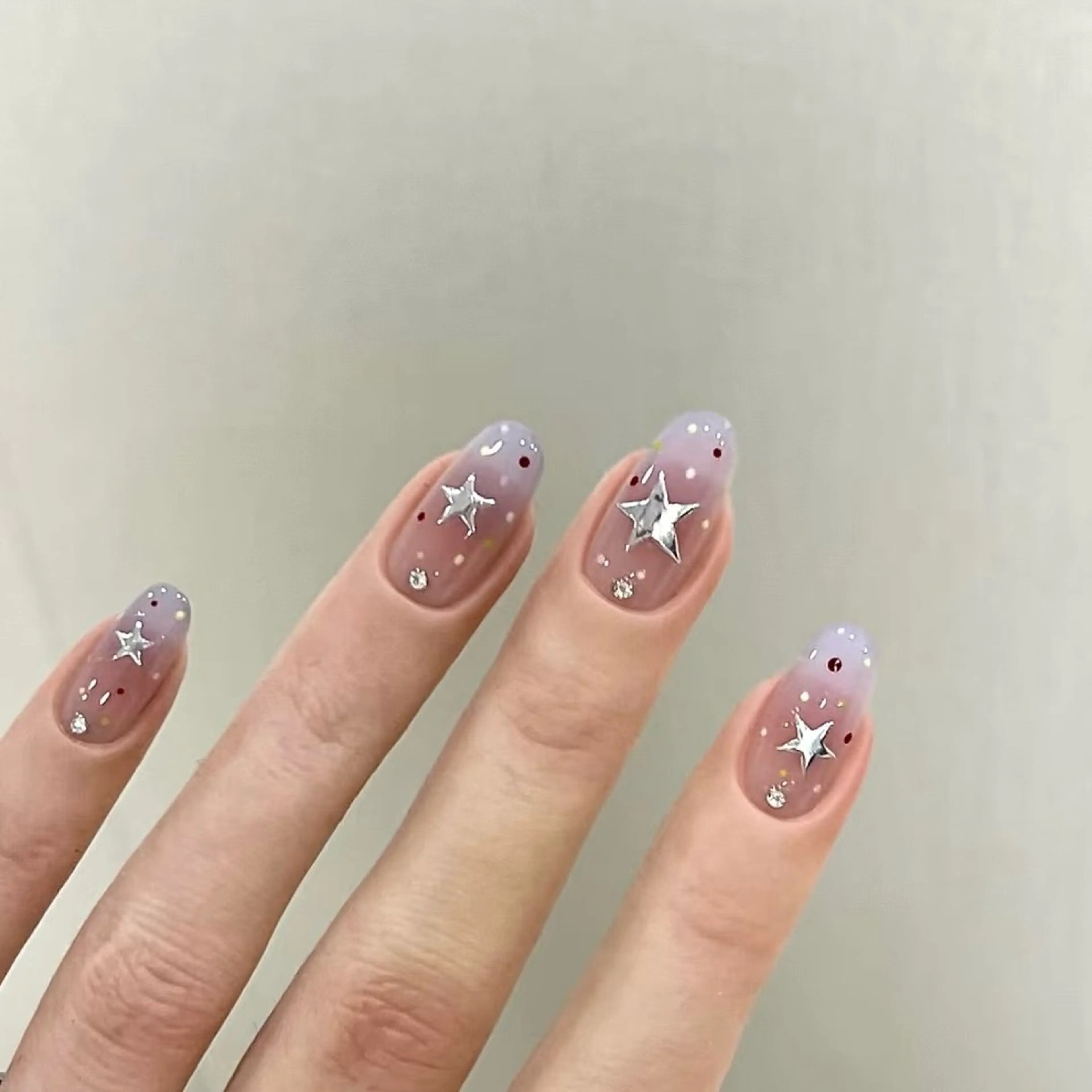 ネイル アートネイル ストーンネイル Nail salon Amoureuse ネイルサロン アムルーズ所属・ネイリスト ミクのネイルデザイン