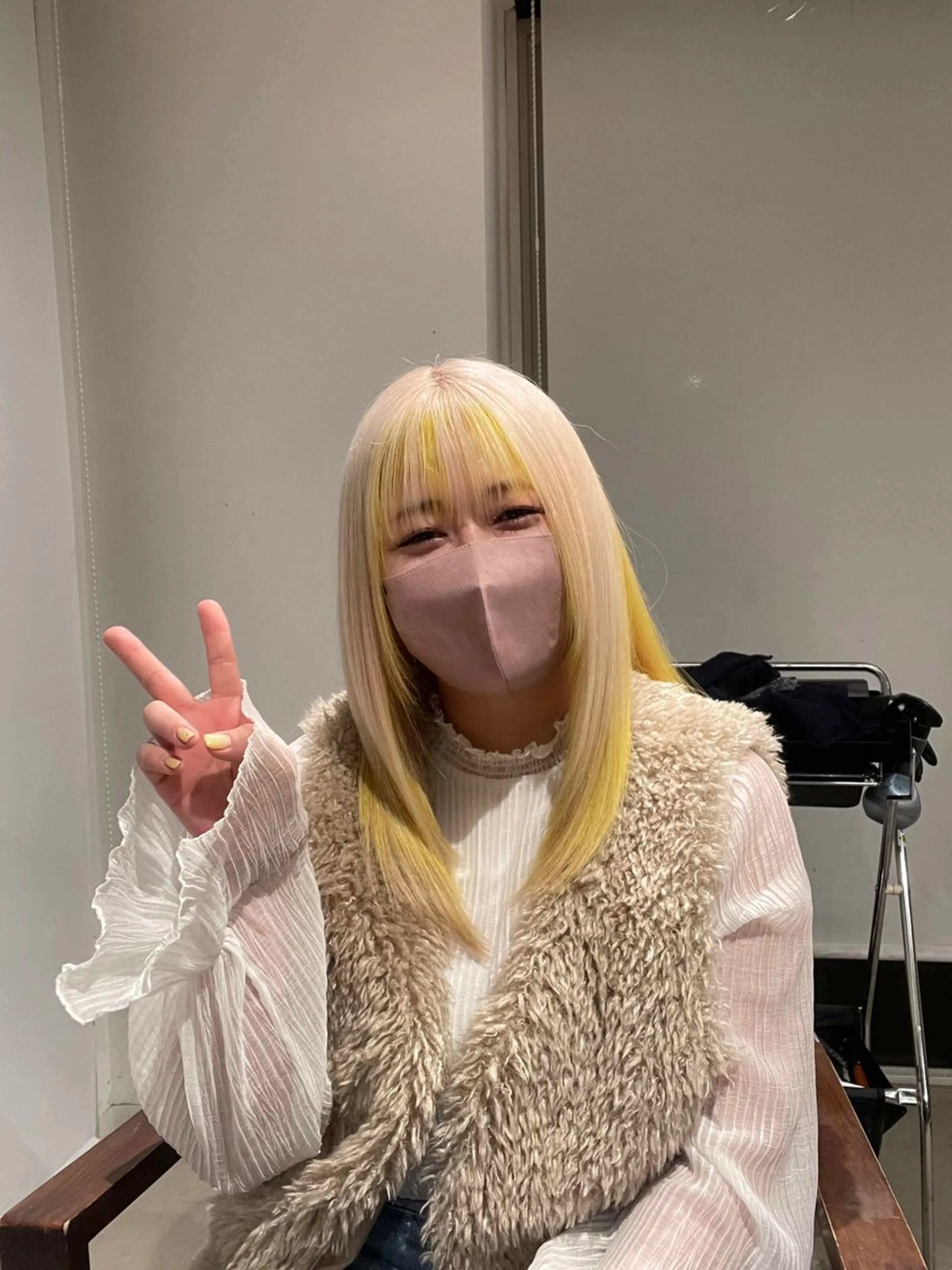 ミディアム ヘアカラー トリートメント youres hair 新宿3丁目店所属・🍫ハイトーン✖︎ 髪質改善🍫柴田のヘアスタイル