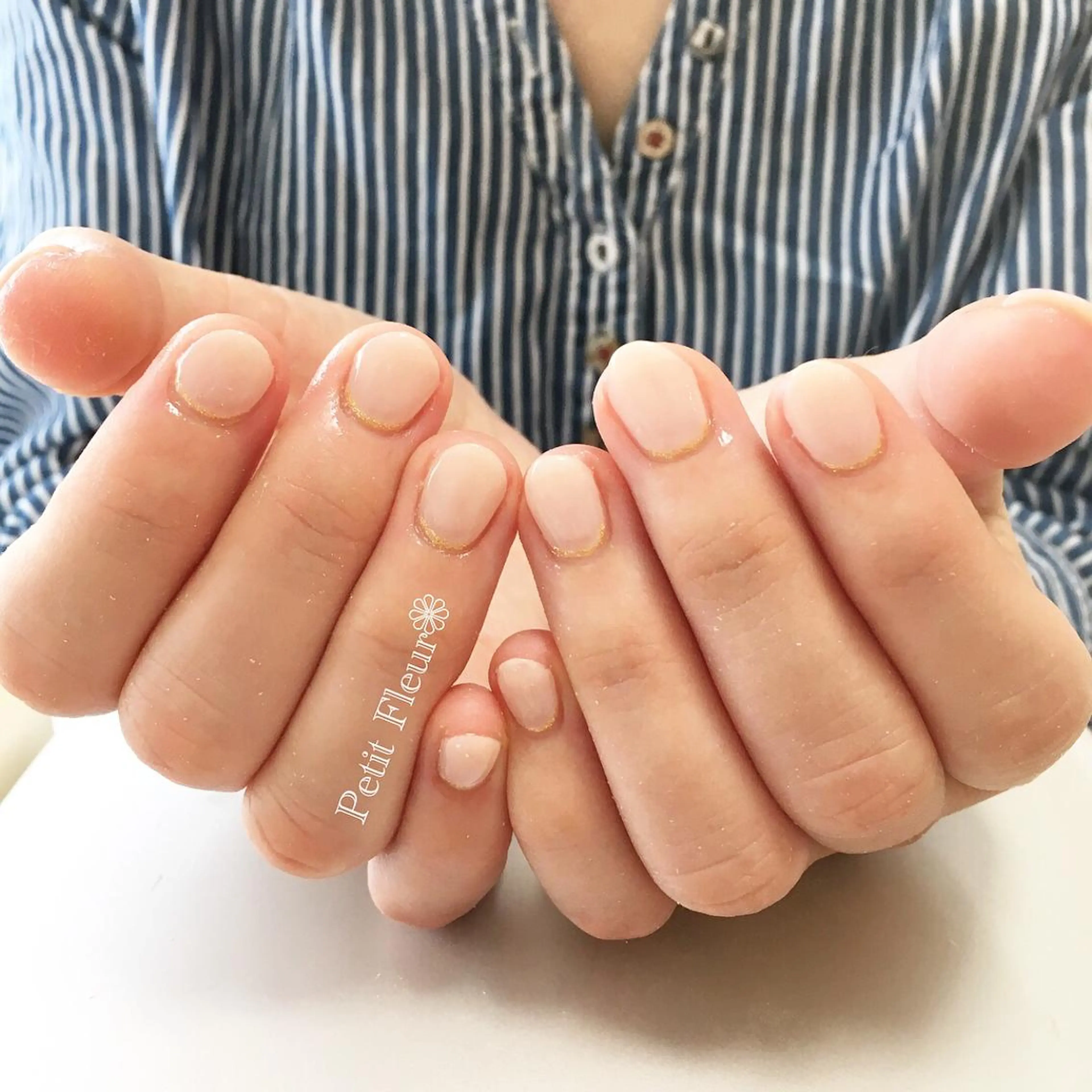 ネイル ゴールド ラメ(グリッター) ワンカラーネイル ショートネイル Petit Fleur所属・青柳 亜梨奈のマツエク・マツパデザイン