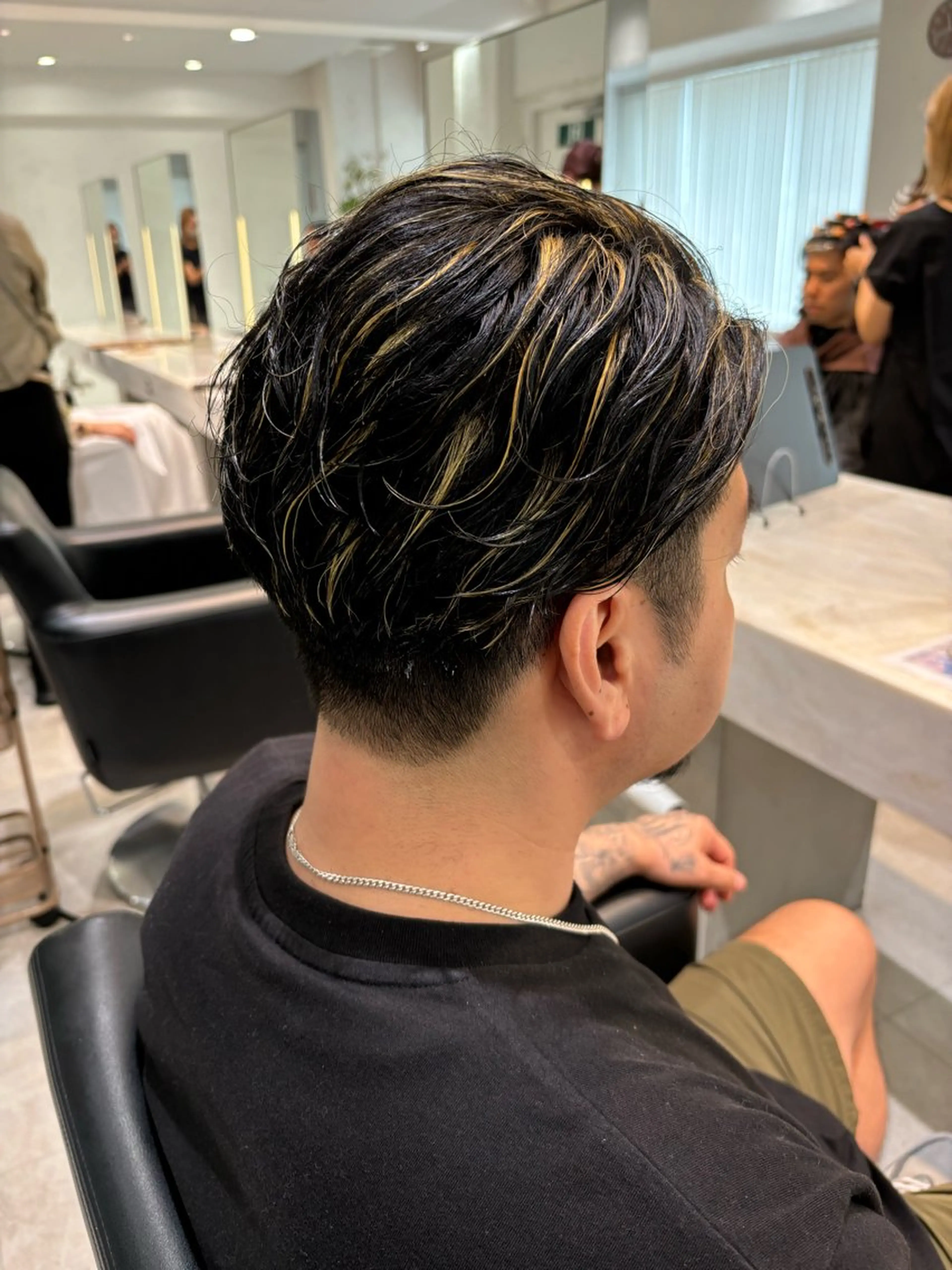 カラー メンズ メンズハイライト 抜きっぱなしブロンド ハイライトカラー サソウ ユリエ🥥のヘアスタイル