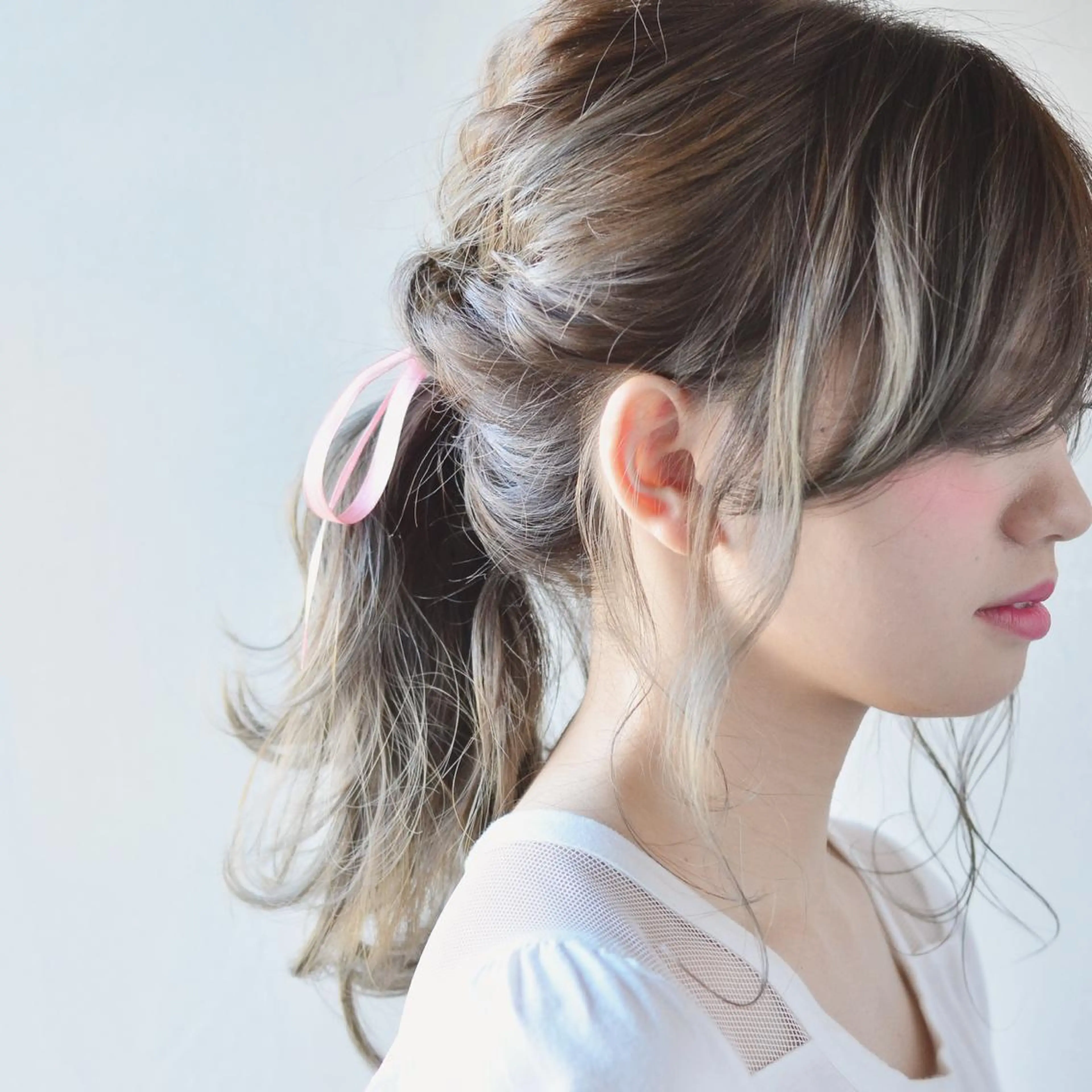 セミロング カラー ヘアアレンジ ポニーテール アッシュ ベージュカラー autre所属・大久保 ひでなりのヘアスタイル