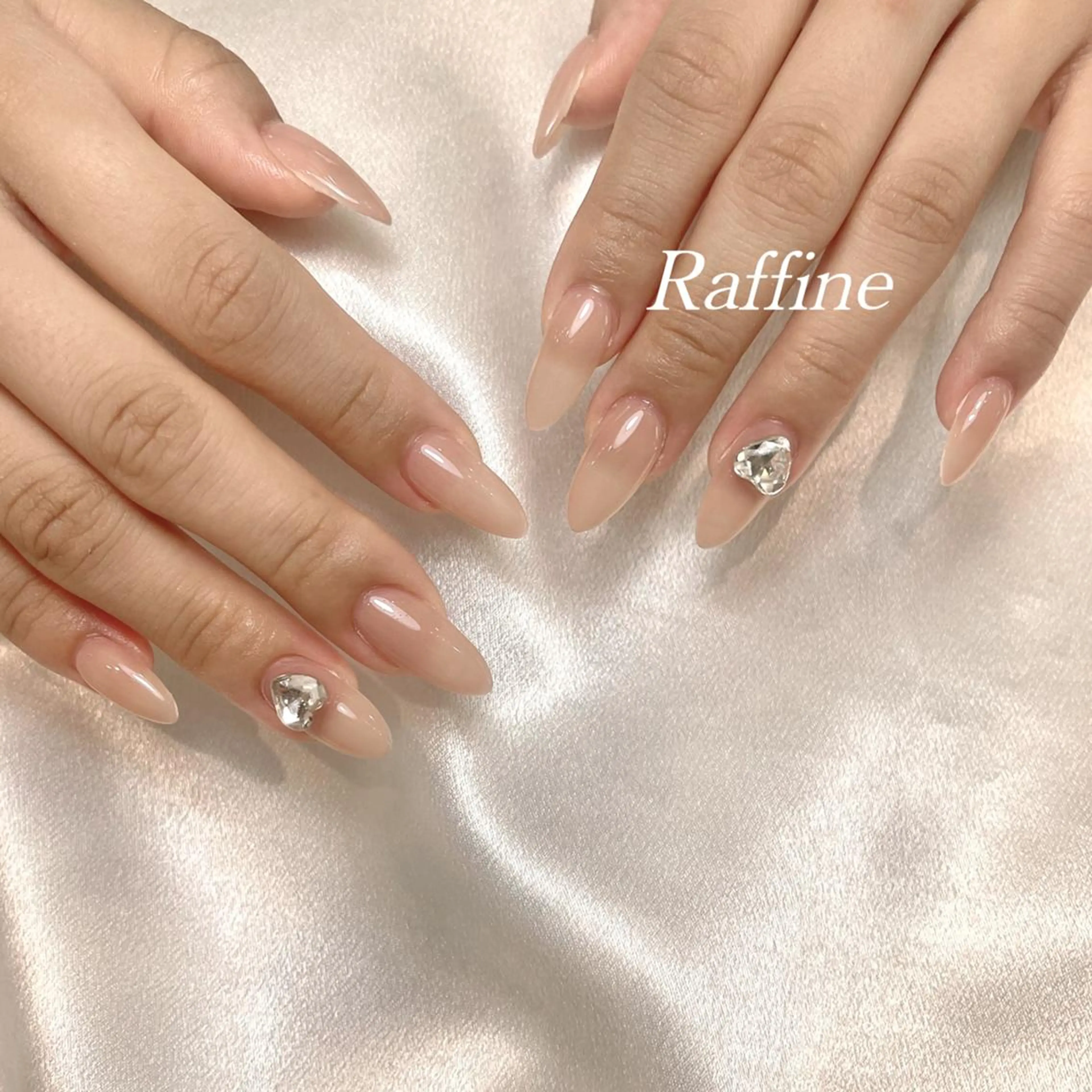 ネイル RAFFINE haru🦋🩵のネイルデザイン