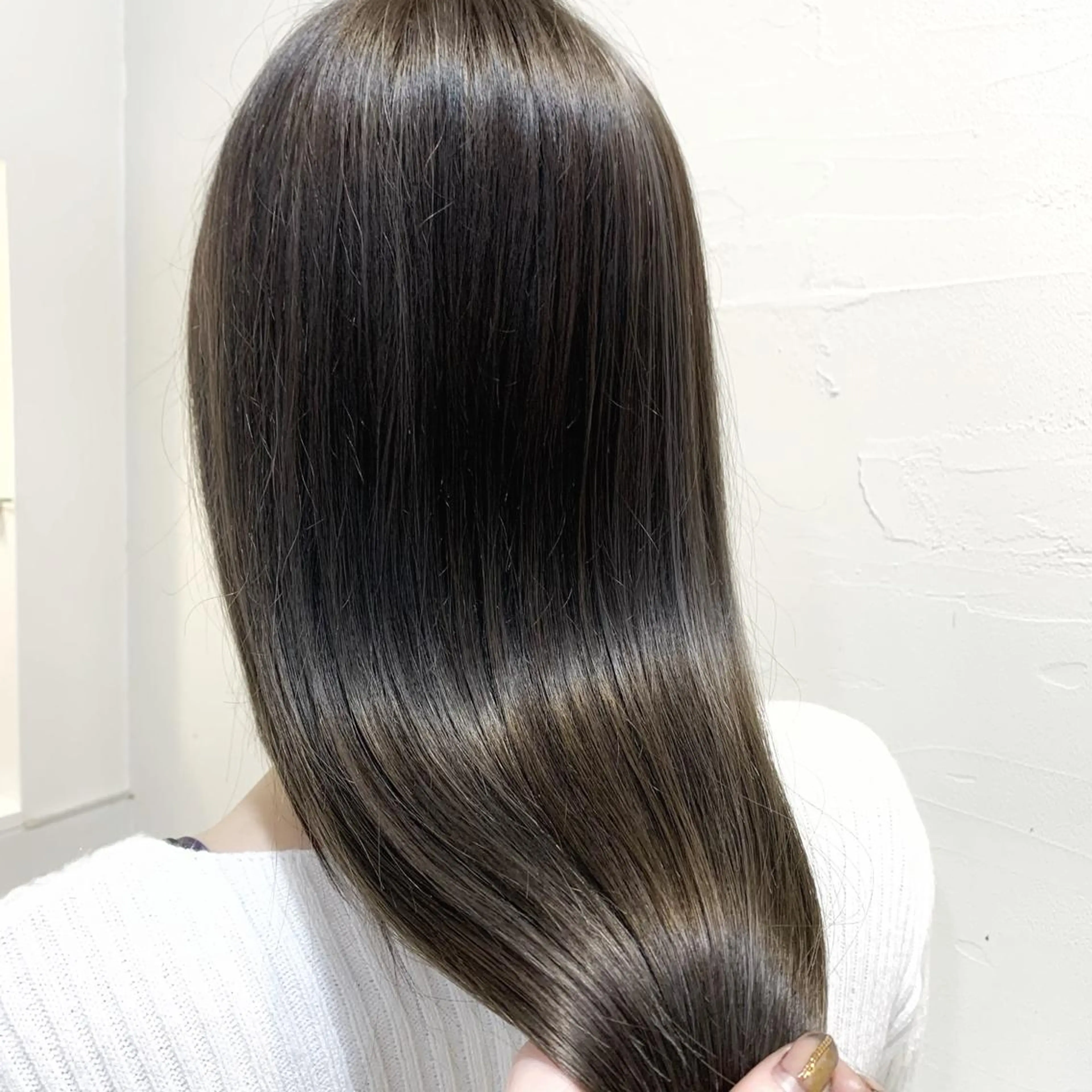 平日18時～限定 髪質改善ストレート(撮影用モデル、ロングの方限定)の写真