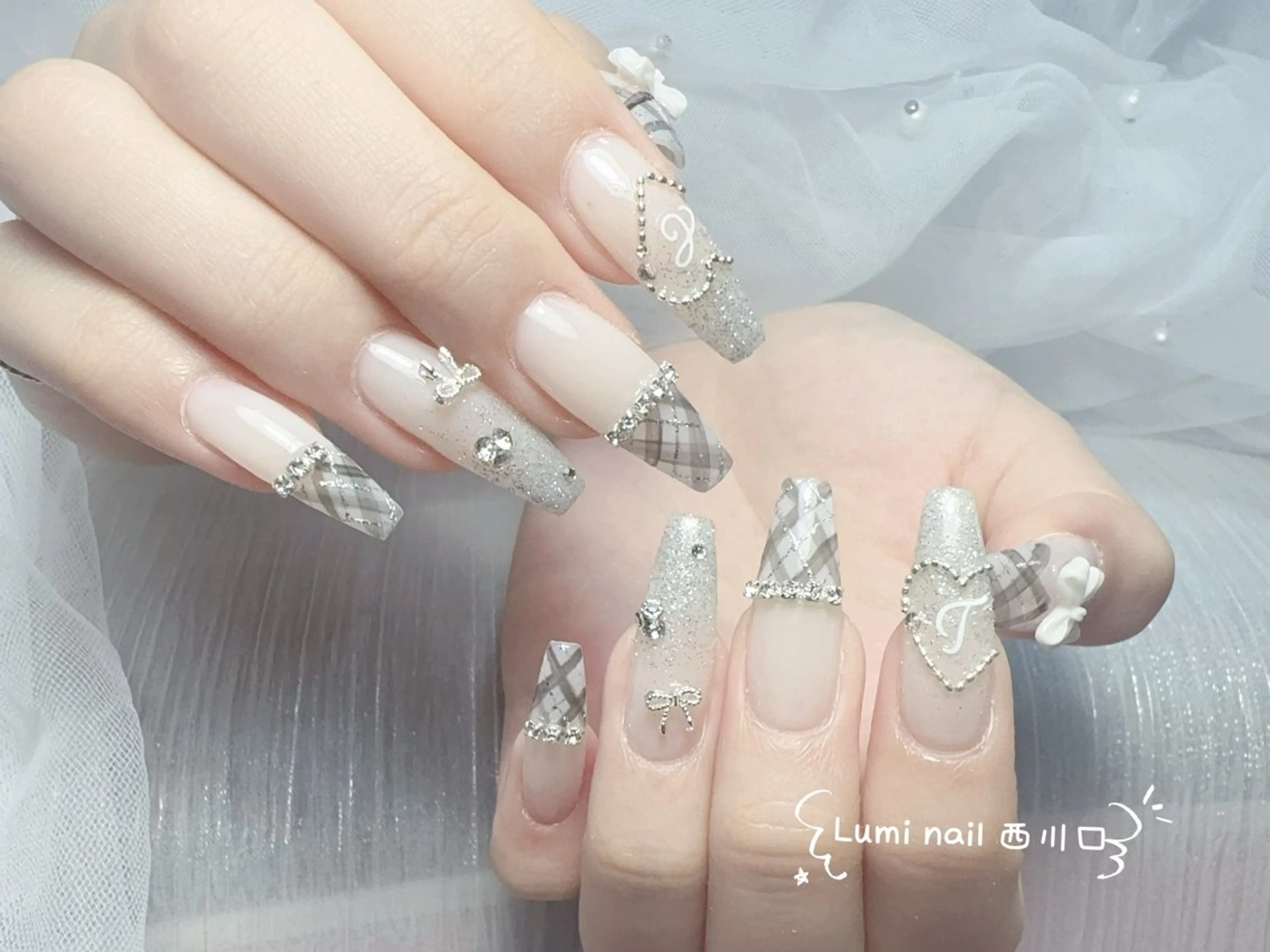 ネイル フットネイル ジェルネイル キラキラネイル オフィスネイル ピンク Lumiネイルサロン所属・Lumi Nail Salonのネイルデザイン