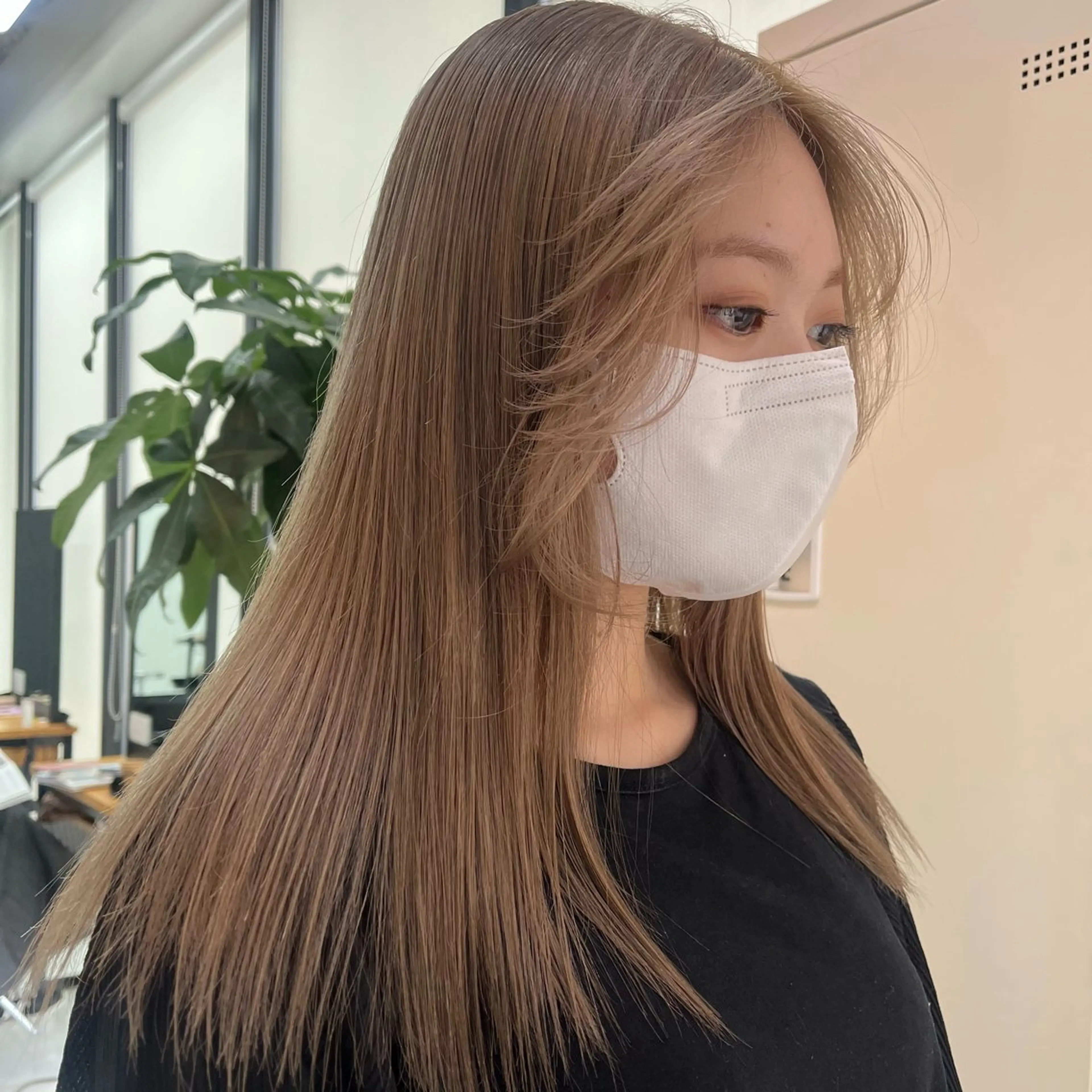 ミディアム カラー ベージュカラー モカベージュ ボブハイトーン🦖 デザインMAMIのヘアスタイル