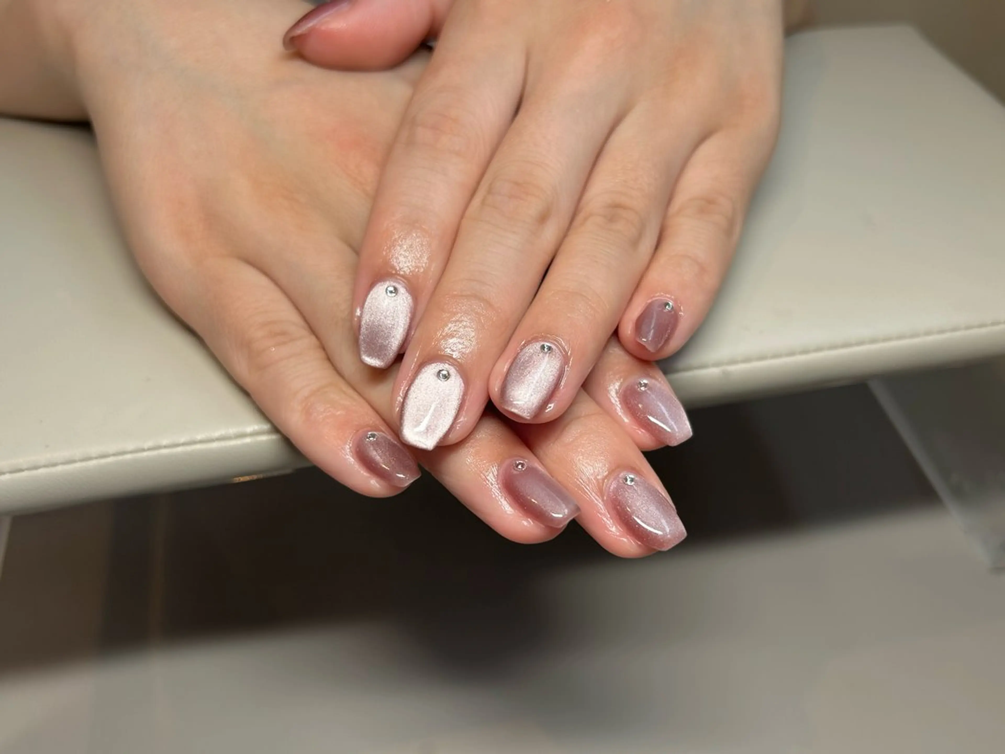 ネイル クレセントアイ Runaの眉毛・アイブロウイメージ