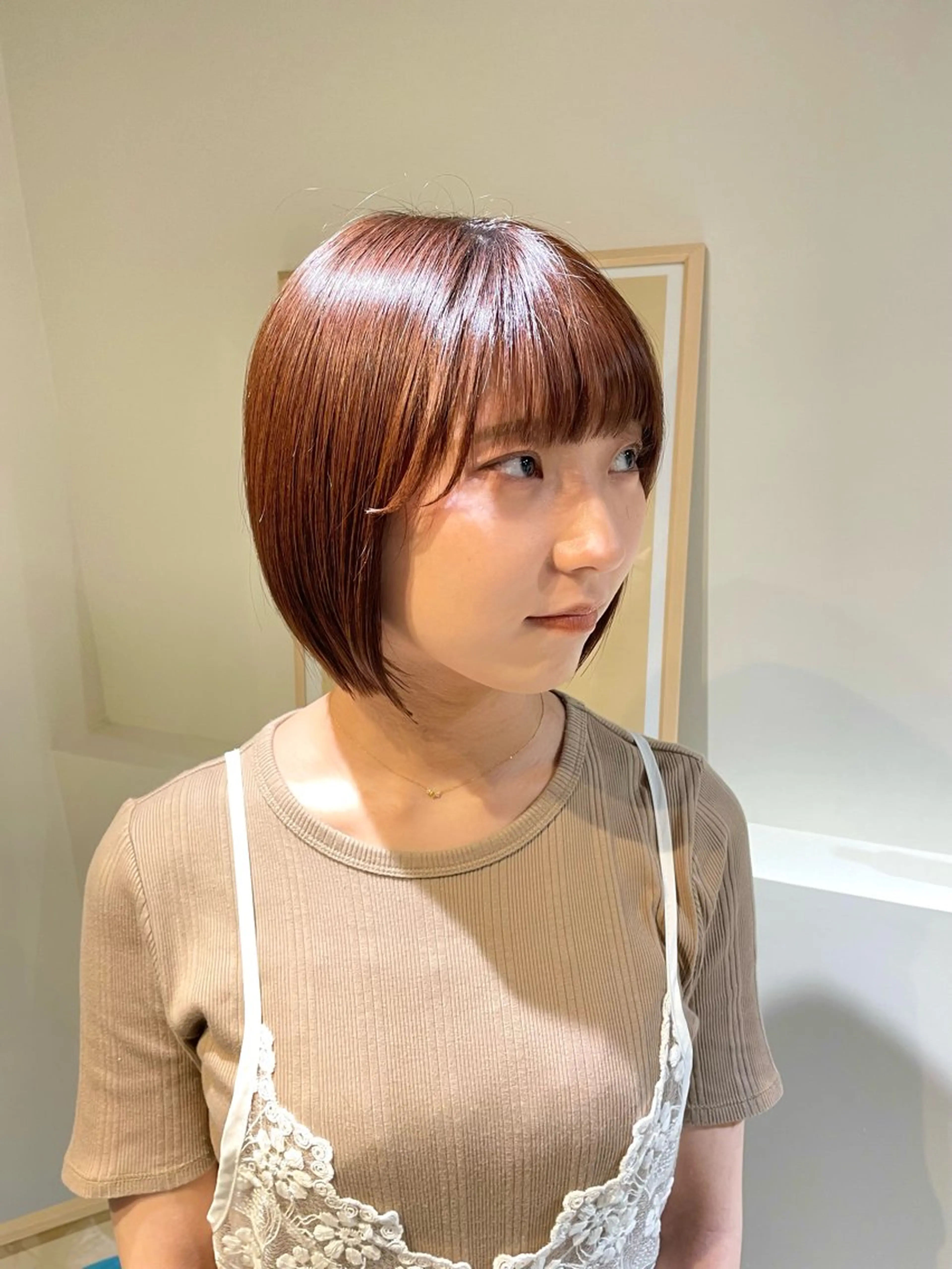 ショート カラー 前下がりボブ アディクシーカラー アッシュ ベージュカラー グレージュ eto所属・髪質改善スペシャリス ト長尾勇弥/梅田中津のヘアスタイル