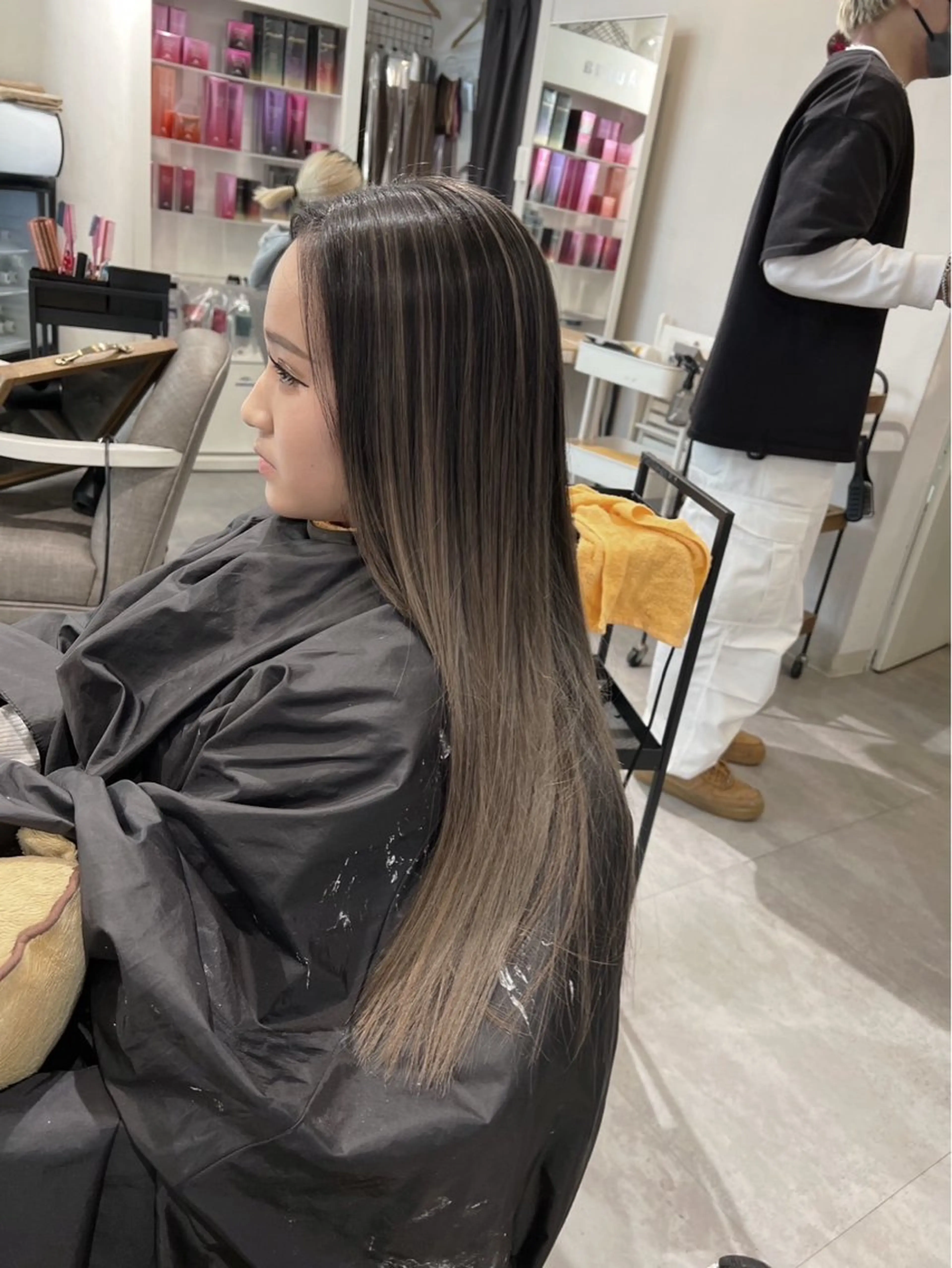 ロング カラー バレイヤージュ グレージュ レイヤーカット ヘアカラー ROBIN所属・指名数No.1 /NAOYAのヘアスタイル