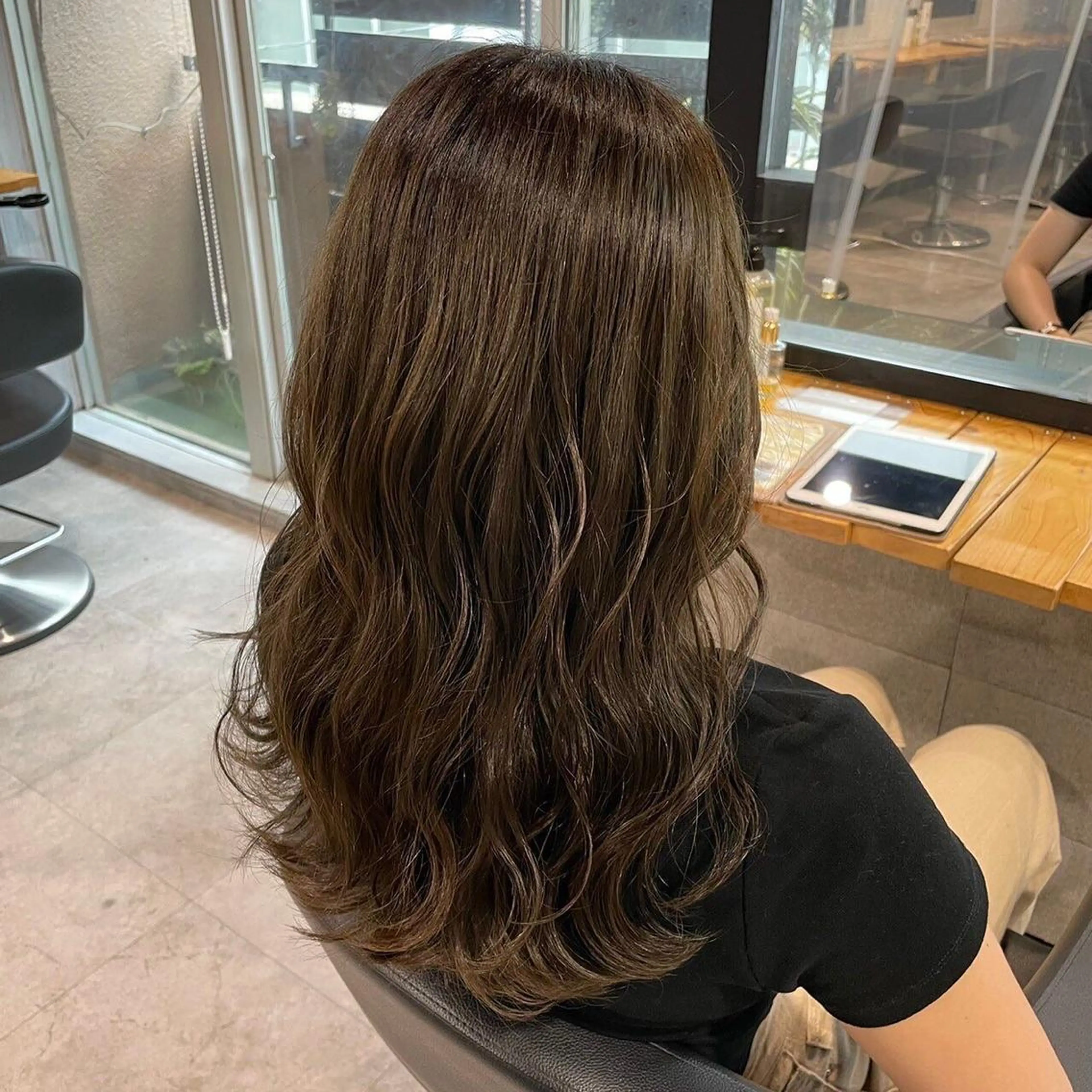 セミロング カラー メンズレディース お任せください伊織のヘアスタイル