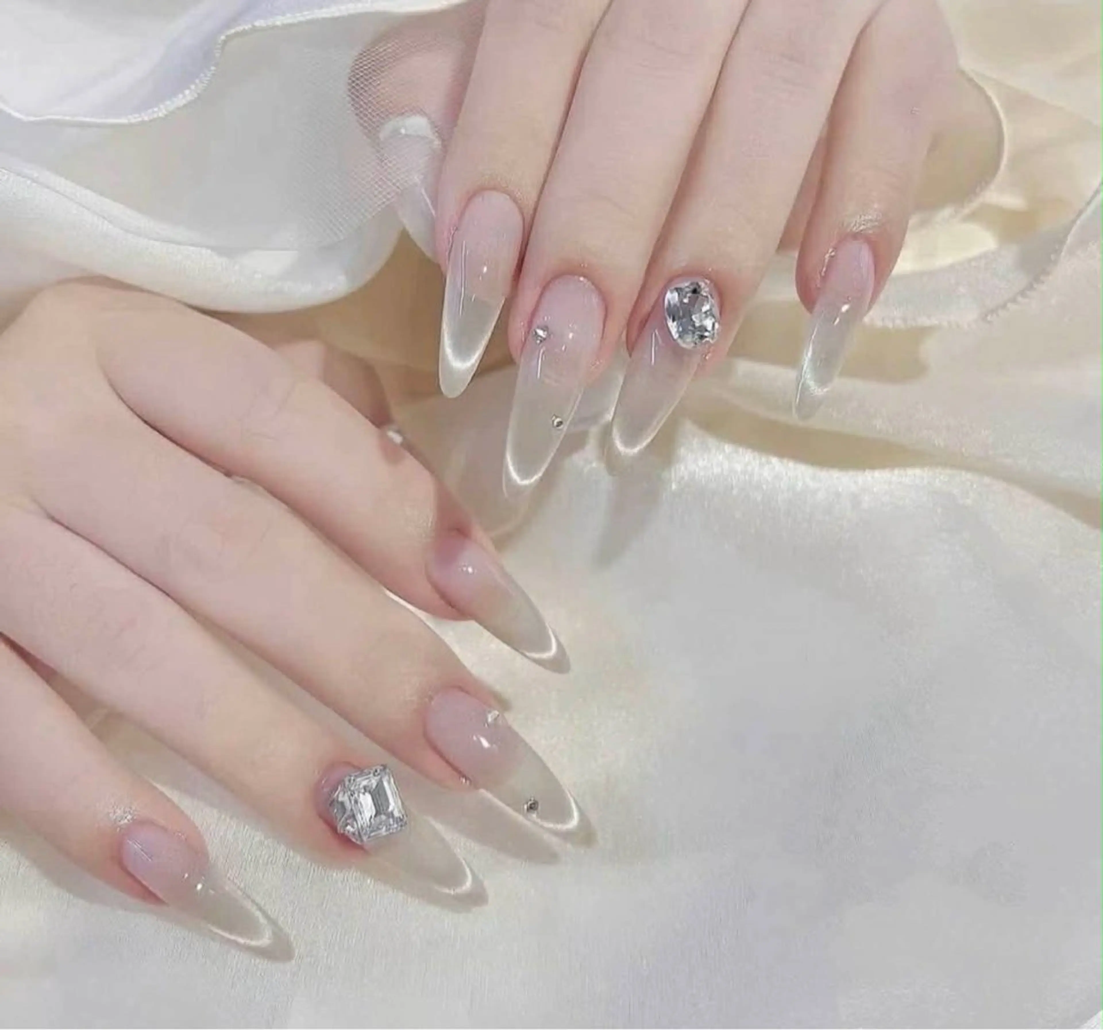 ネイル オーロラネイル ブルー チークネイル フットネイル フレンチネイル ハンドネイル Ema エマのネイルデザイン