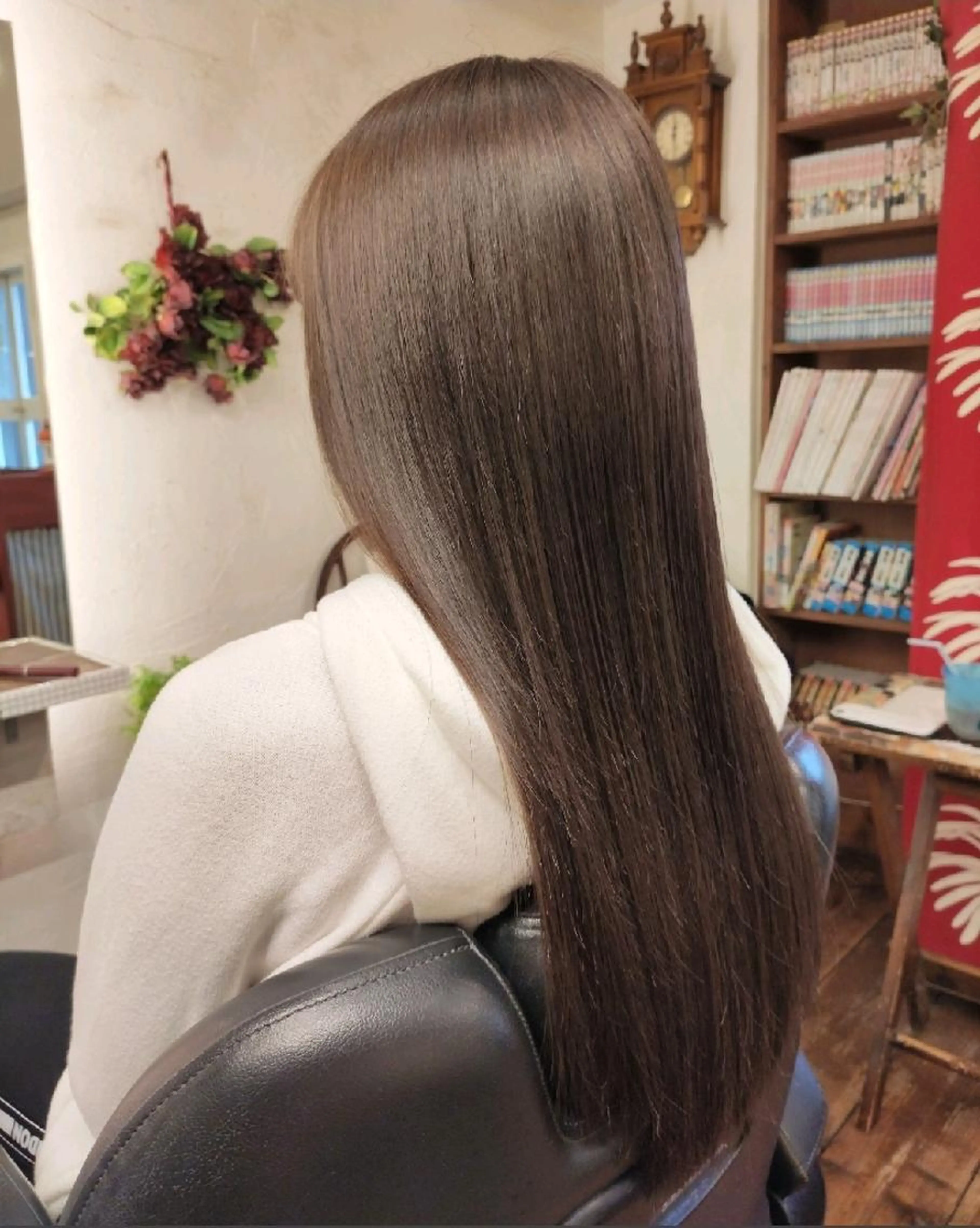 【平日9時〜15時女性限定】★ダメージレスで自然な仕上がり★コスメ縮毛矯正+カット+R(アール)Trの写真