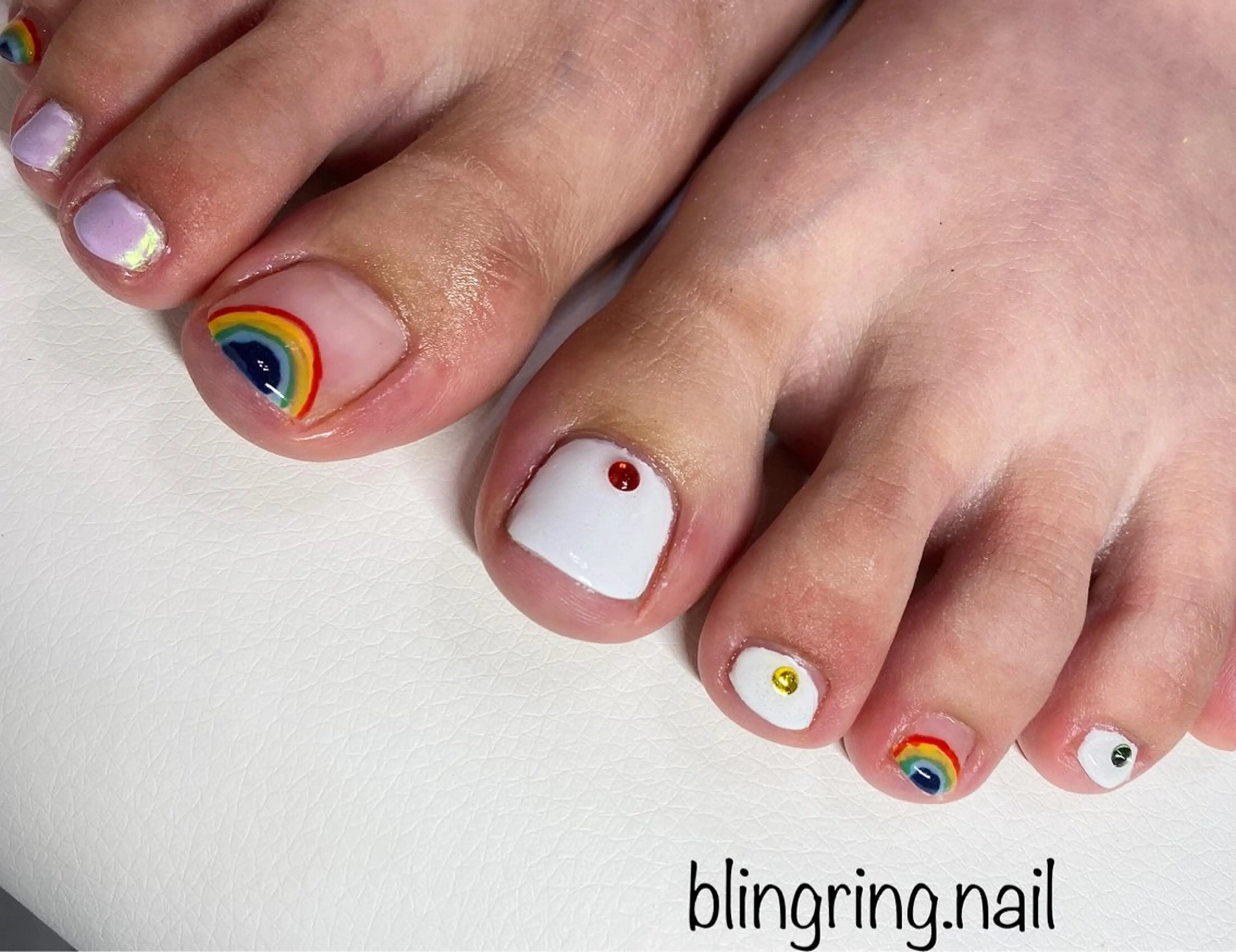 ネイル おそろいネイル ピンク フットネイル 🌈KANÅKO 🌈のネイルデザイン