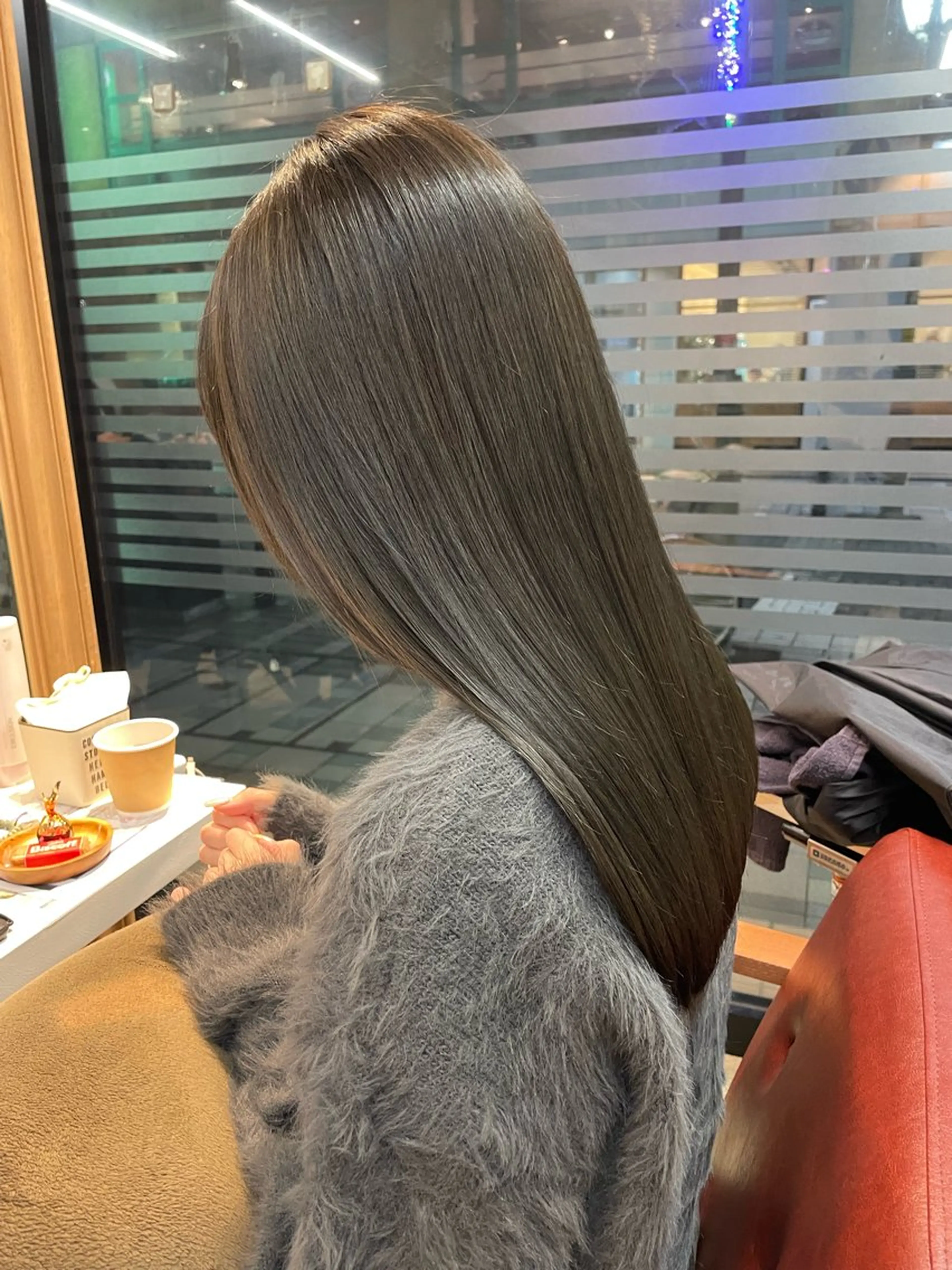 ロング カラー オリーブグレー ✨横須賀髪質改善✨️ 加藤 百音のヘアスタイル