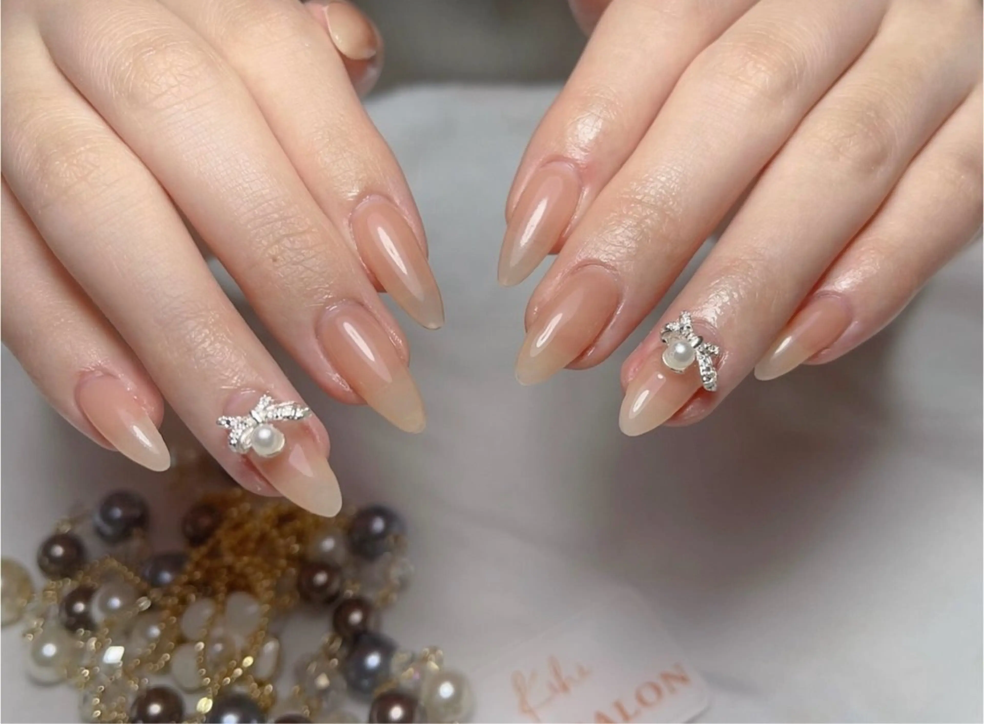 ネイル フレンチネイル ジェルネイル グラデーション キラキラネイル 韓国ネイル 清水 ユナのネイルデザイン