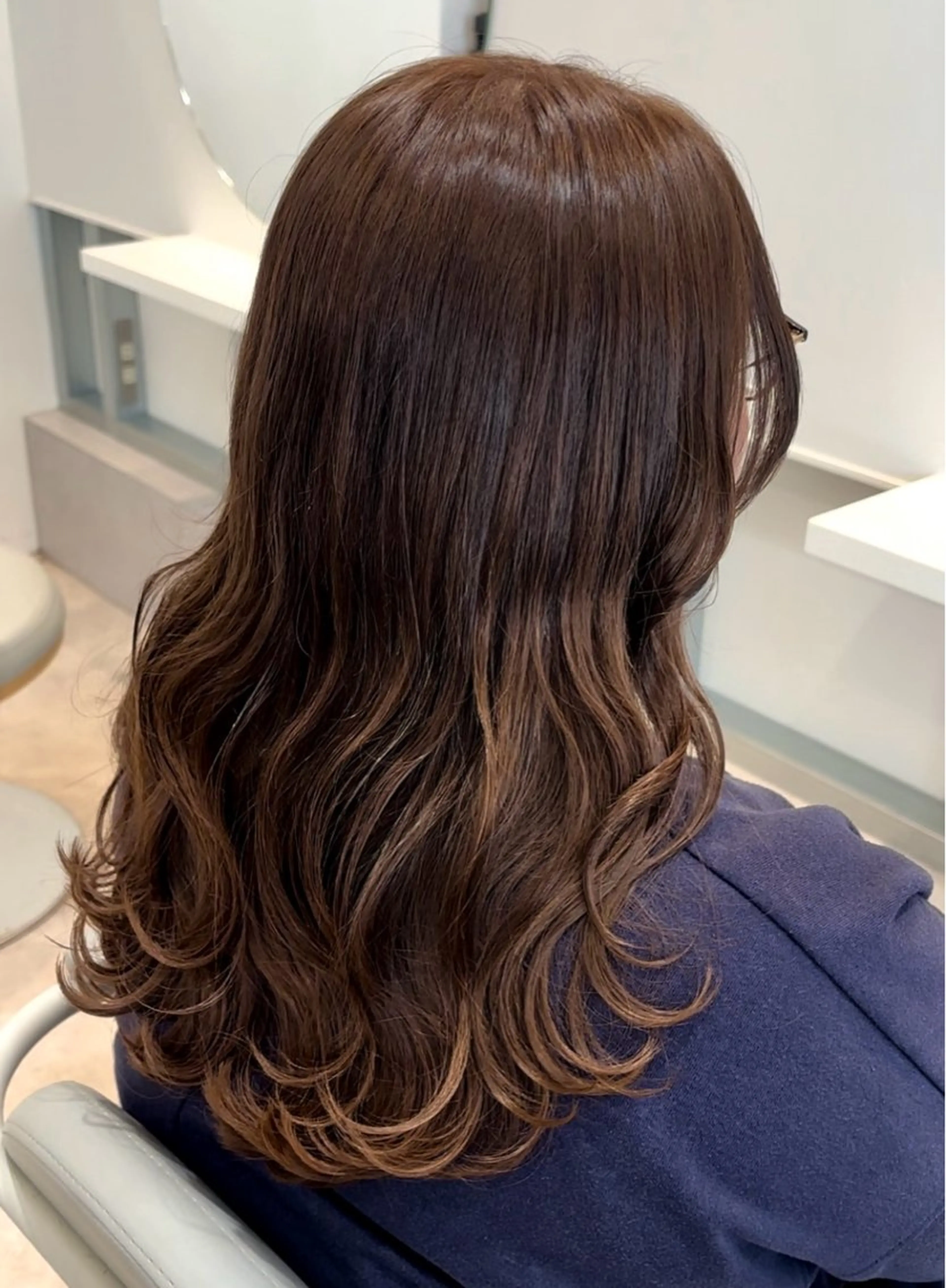 セミロング カラー REM所属・渋谷 とまとのヘアスタイル