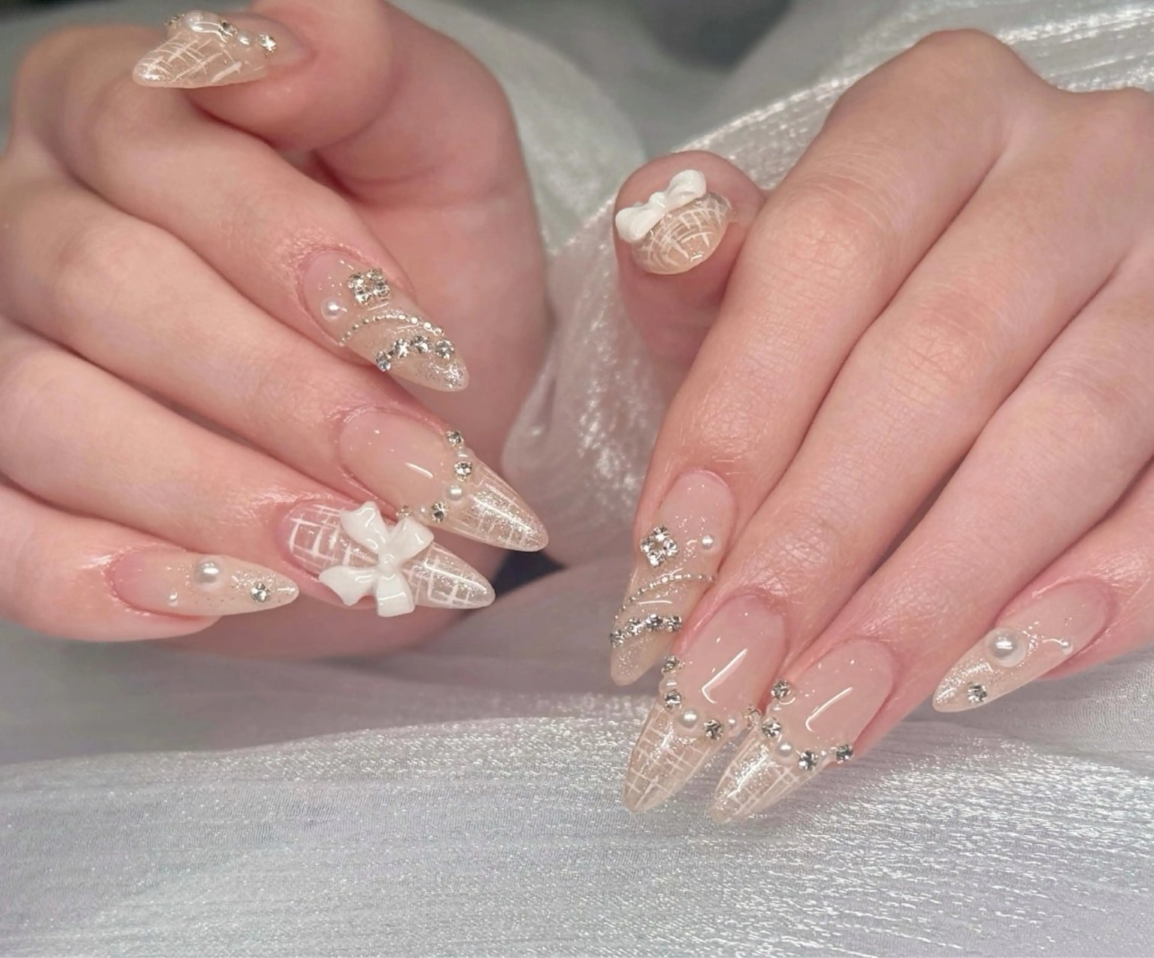 ネイル オーロラネイル ブルー チークネイル フットネイル フレンチネイル ハンドネイル Ema エマのネイルデザイン