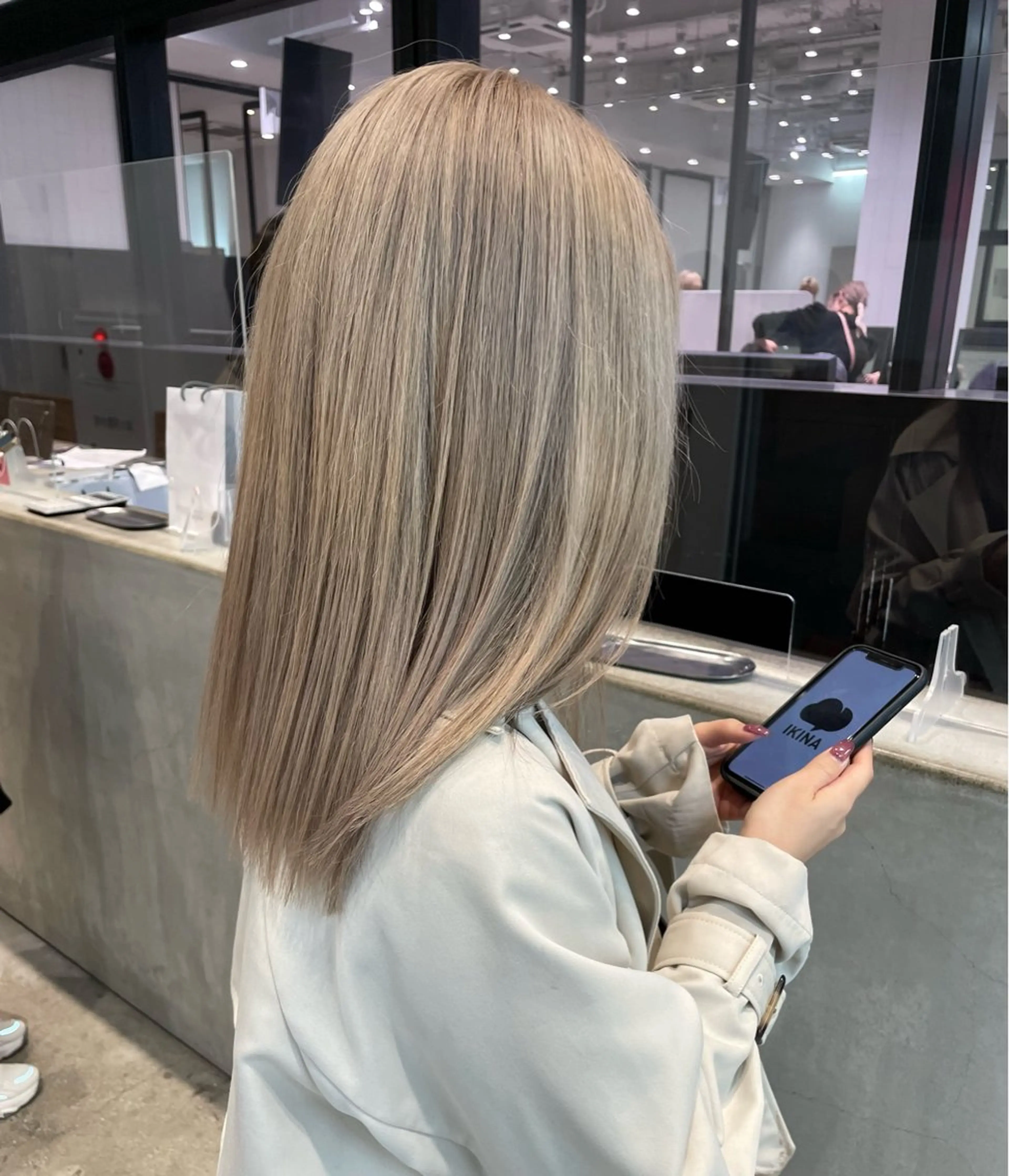 ミディアム カラー ベージュカラー ブリーチ ホワイトベージュ カット ヘアカラー トリートメント Kouta/似合わせ /パーマ/カラーのヘアスタイル