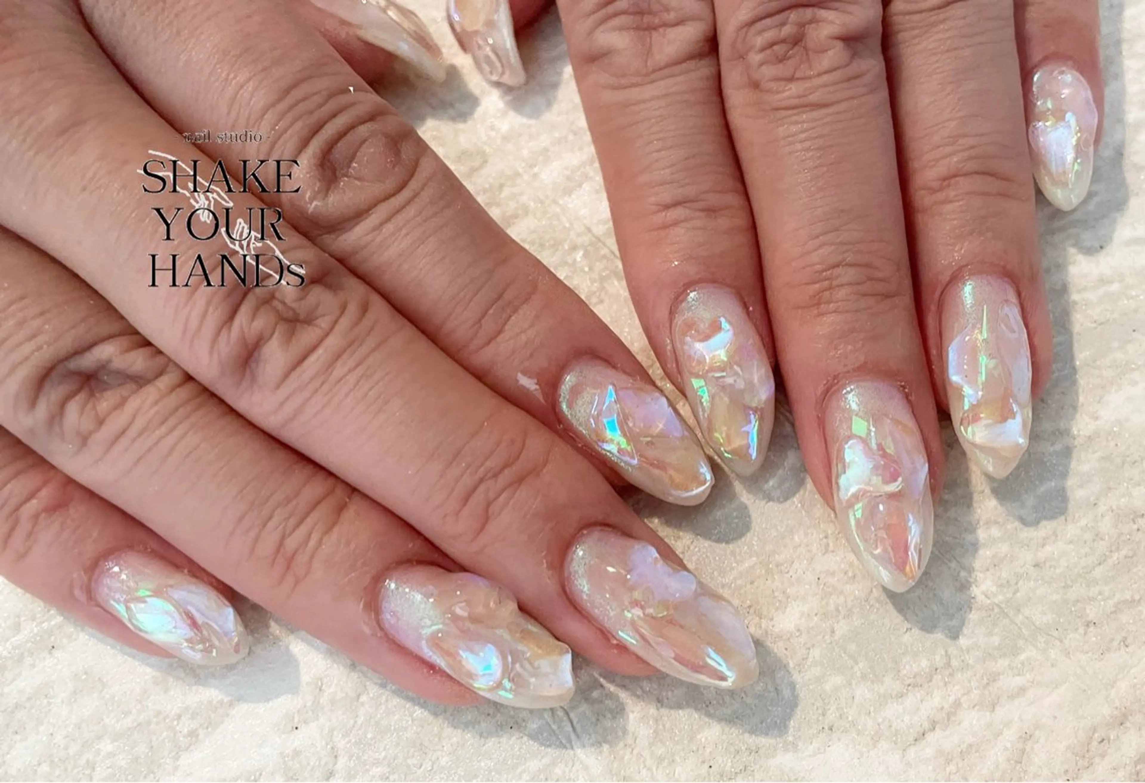 ネイル ホワイト ネイルスタジオ シェイクユアハンズのネイルデザイン