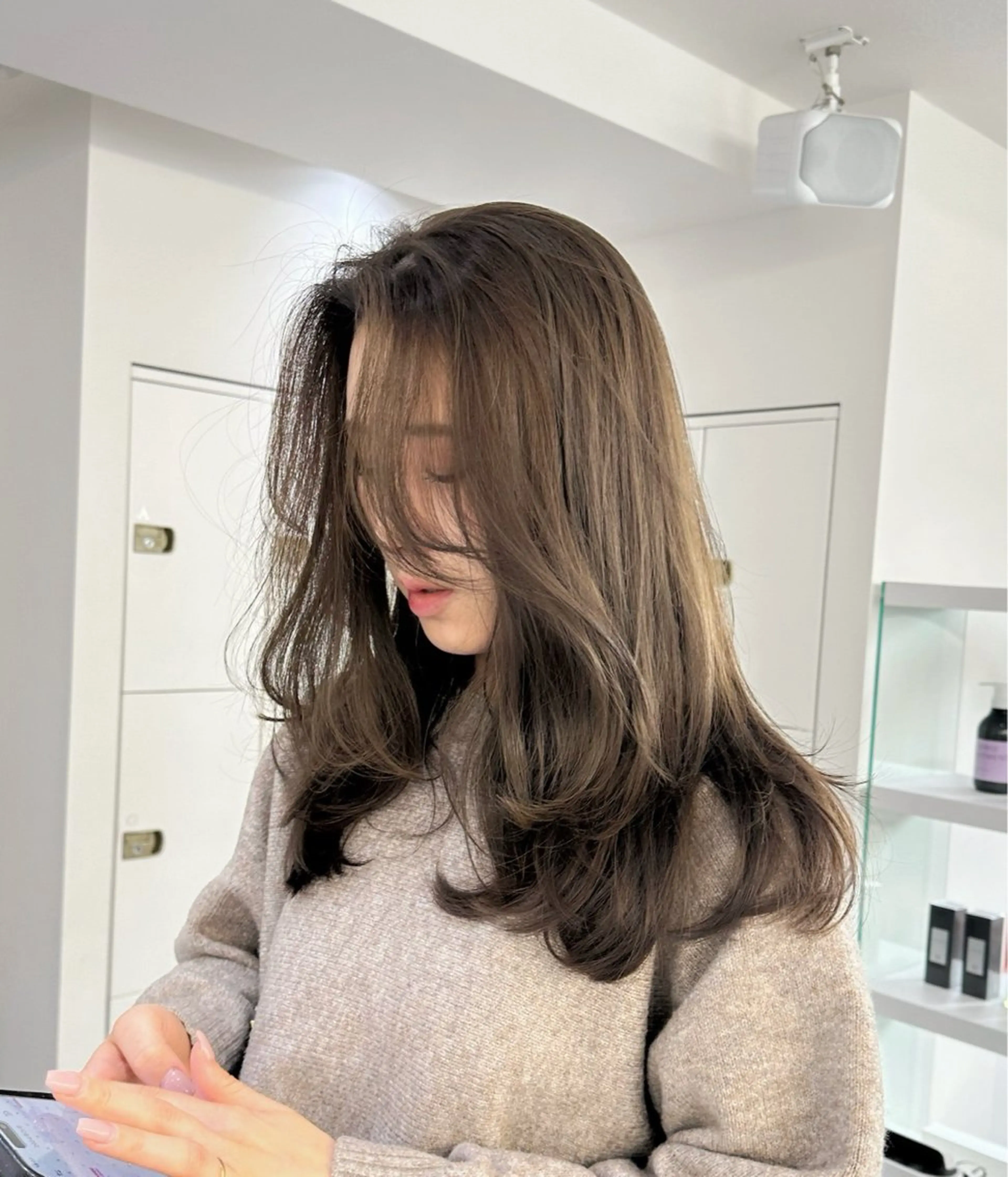 ミディアム 顔まわりレイヤー 顔周りカット レイヤーカット AHNKISM所属・トレンド🌷 ボブ　パーマ🩰のヘアスタイル