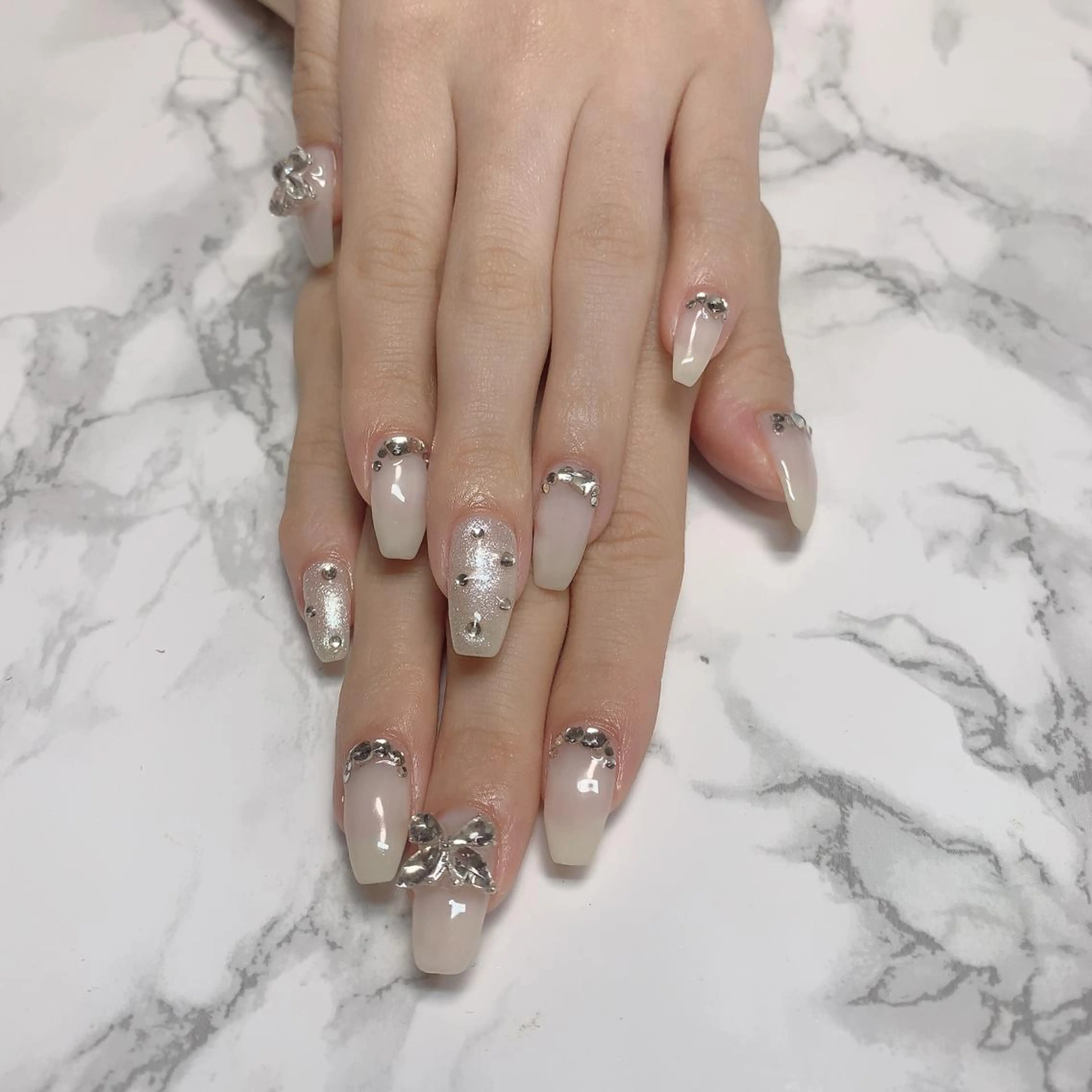 ネイル はな💎ネイル ワンホン、長さ出しのネイルデザイン