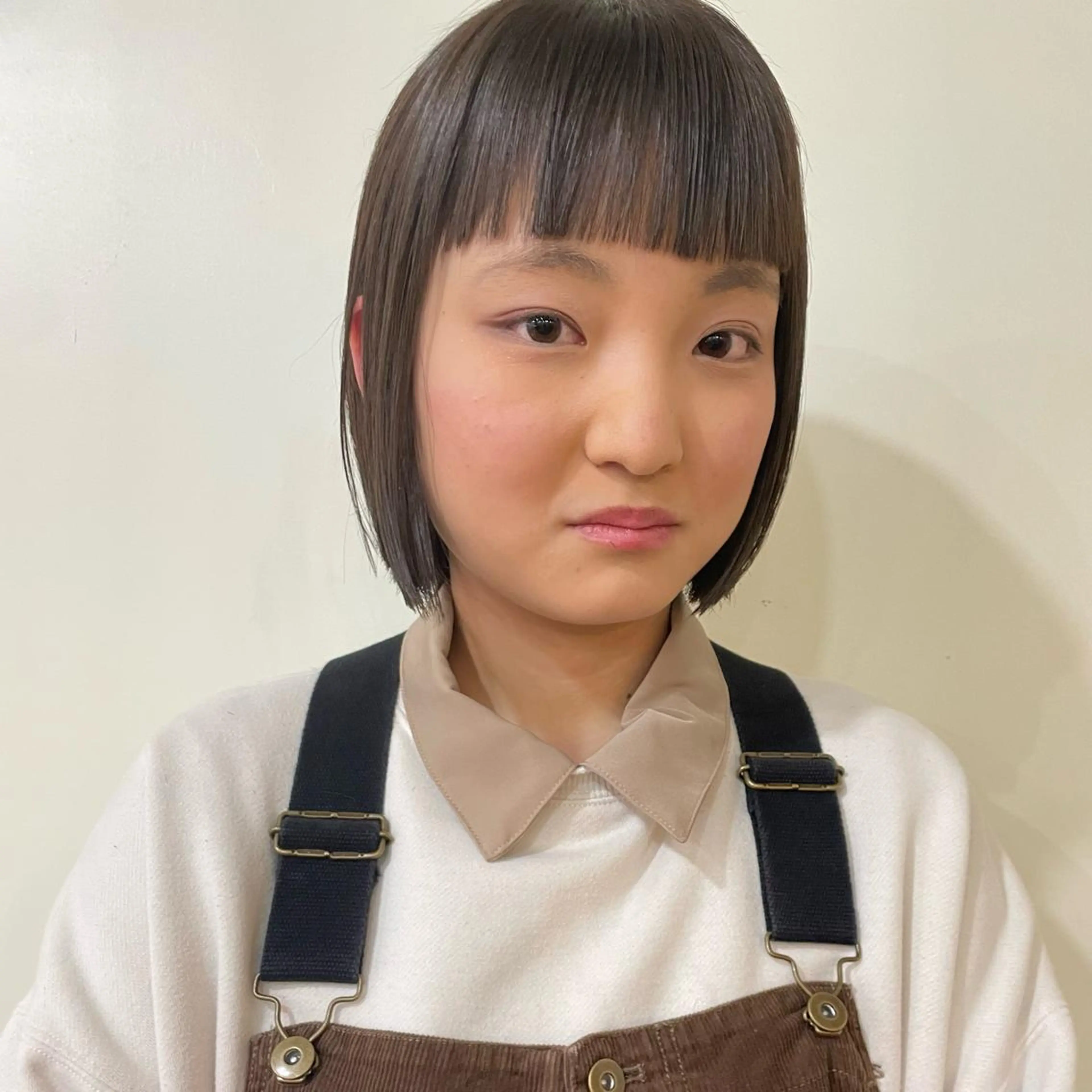 ショート カラー カット 縮毛矯正 ホリケ アオイのヘアスタイル