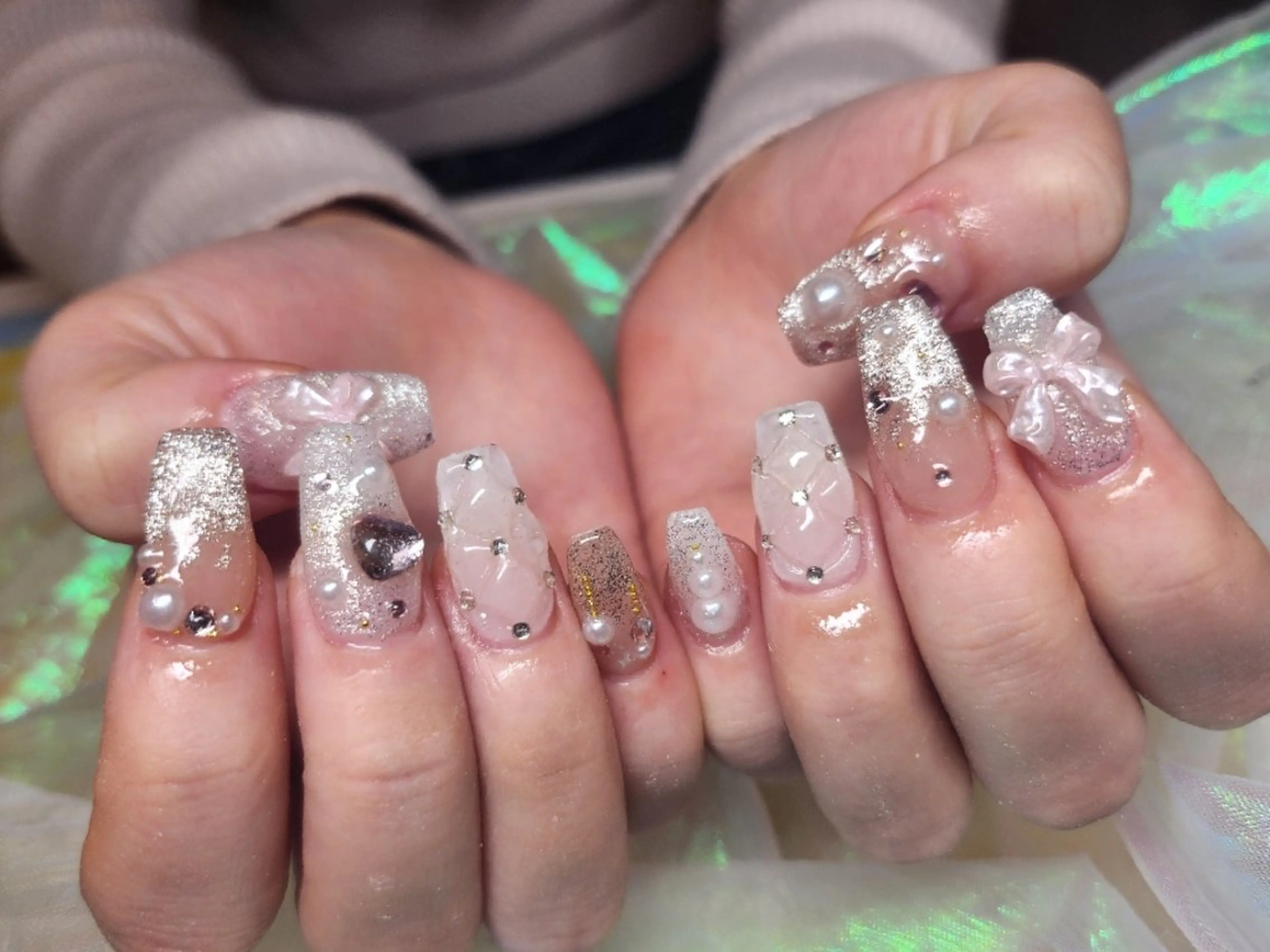 ネイル ホワイト ハンドネイル 💜bora .のネイルデザイン