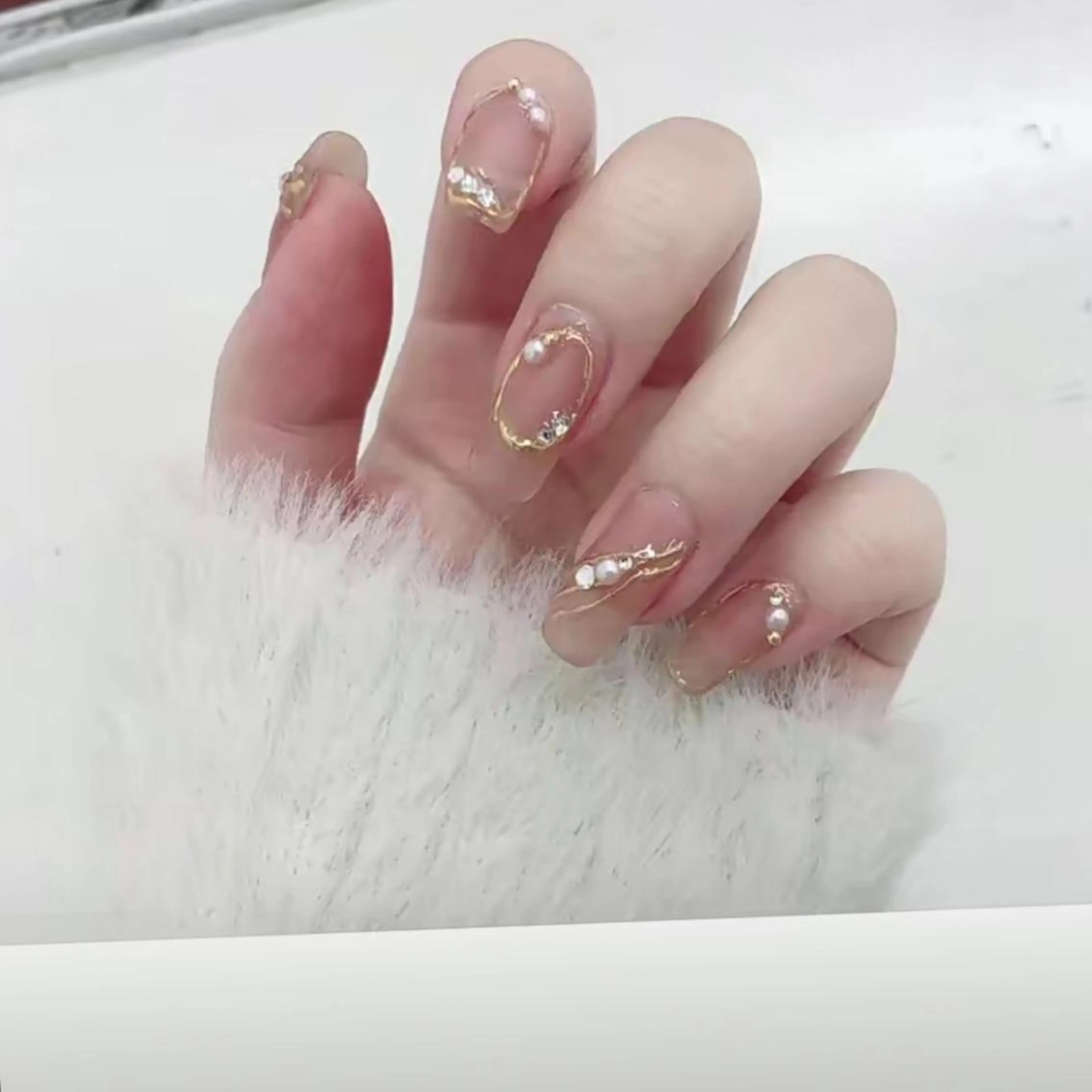 ミディアム ネイル ネイリストゆか💅 長さだし、深爪矯正のネイルデザイン