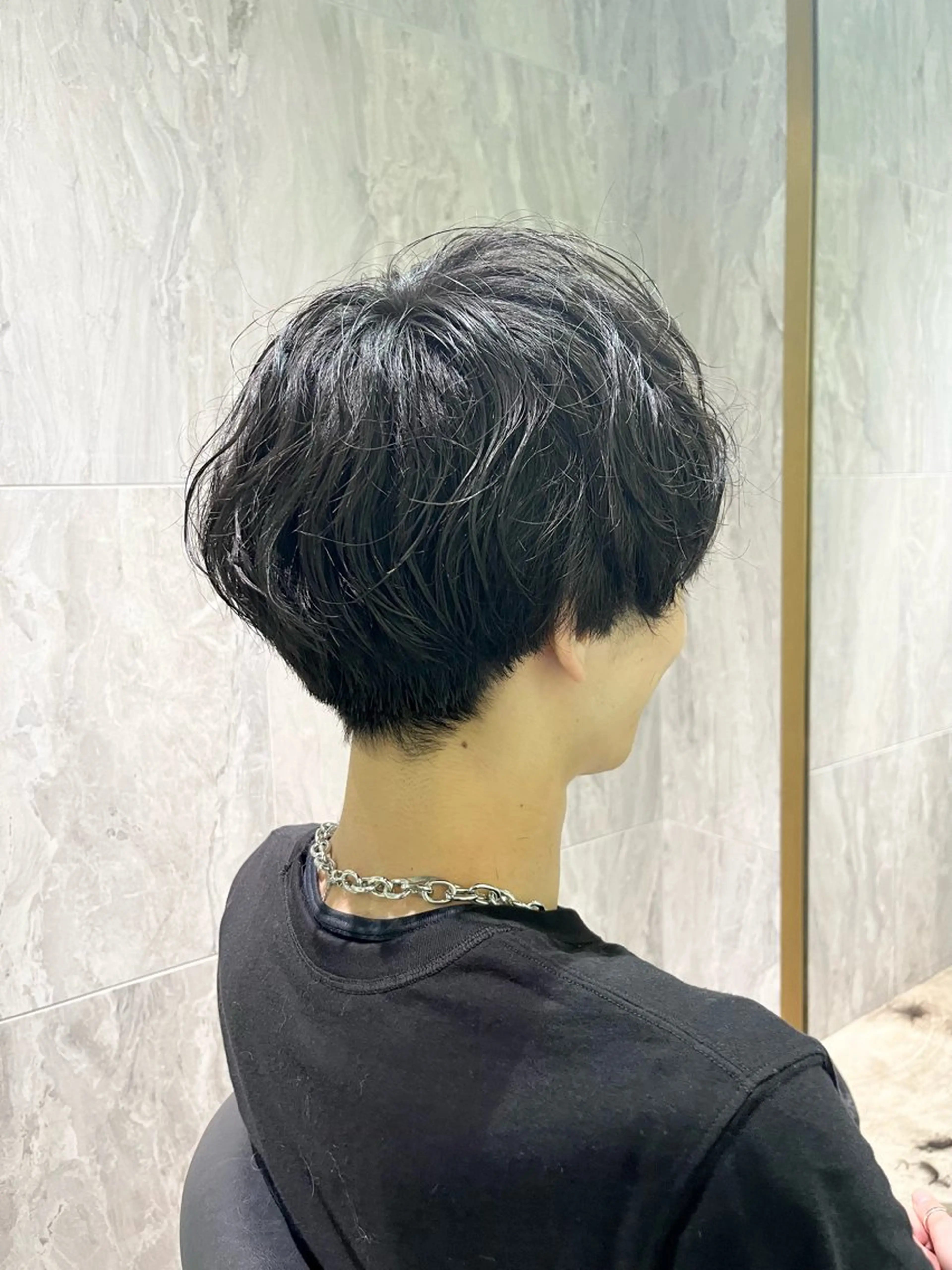 ショート メンズ マッシュ メンズパーマ くせ毛 切りっぱなしボブ/ ショート/カエ🌛のヘアスタイル