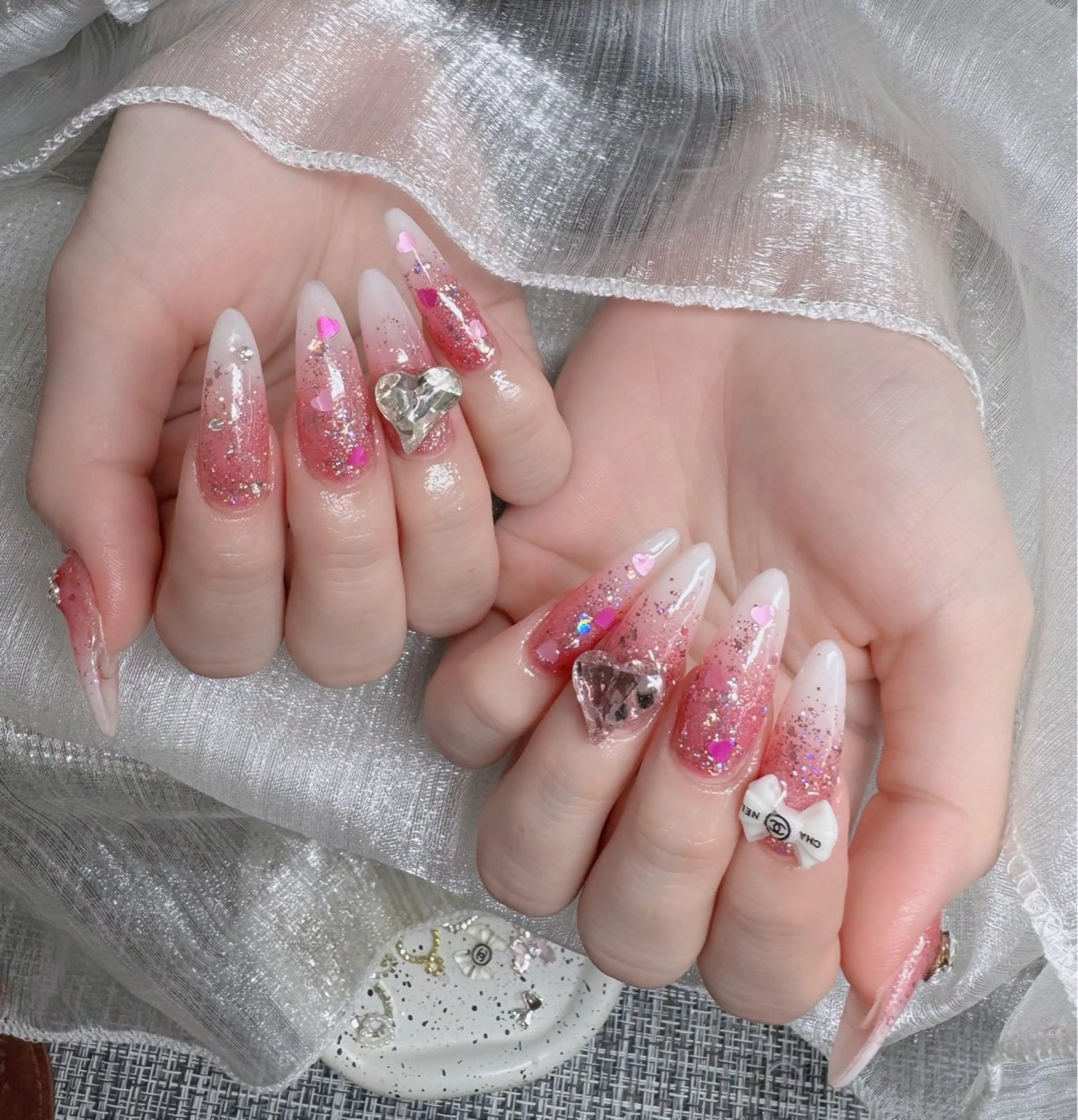 ネイル フレンチネイル ジェルネイル ガラスフレンチ ハロウィン ハート H.baby Nail Salonのネイルデザイン
