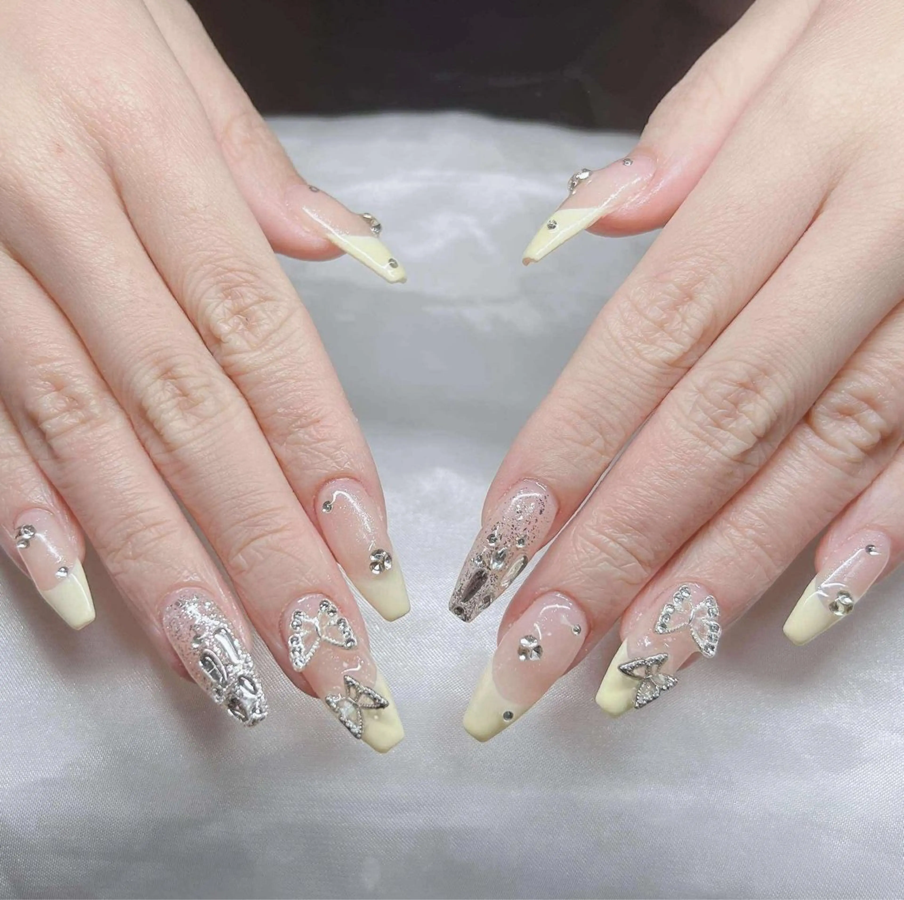 ネイル 長さ出し グラデーション 卒業式 キラキラネイル マグネットネイル ハンドネイル Lee Nailsのネイルデザイン