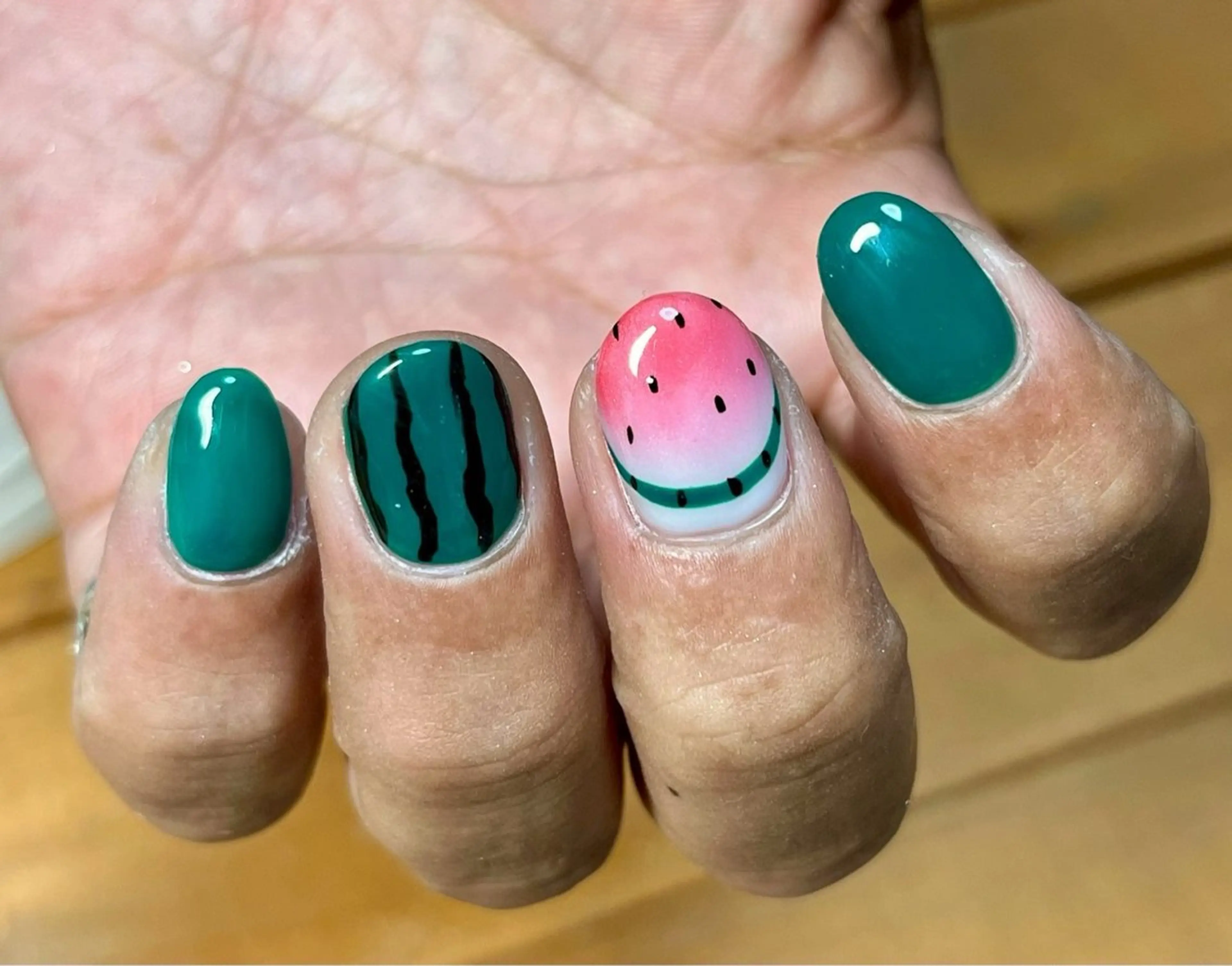 ネイル ハンドネイル フットネイル ハンドケア 鈴木 叶のネイルデザイン