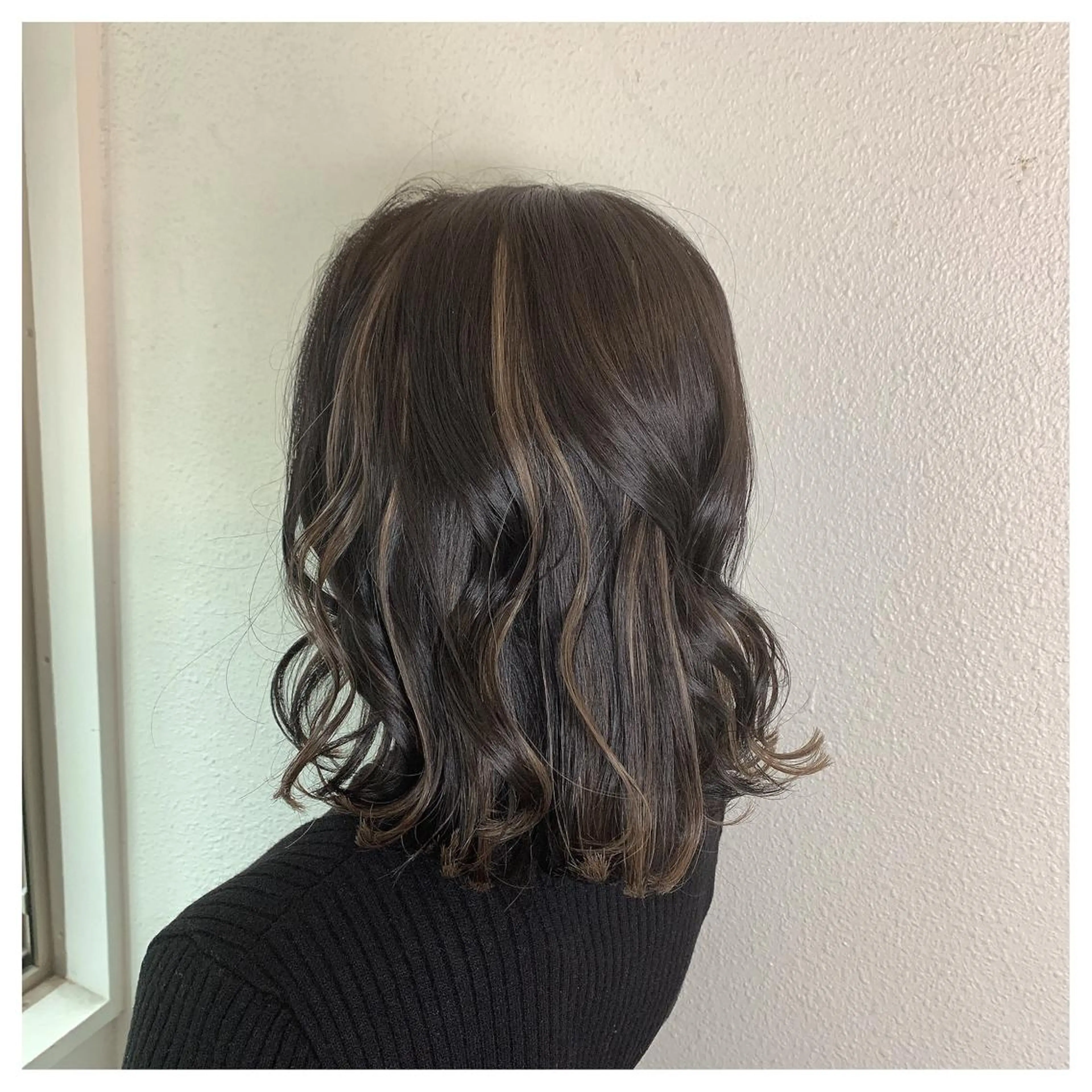 ミディアム シールエクステ エクステ ハイライト 似合わせ/ブリーチ カラー.岡田友仁のヘアスタイル