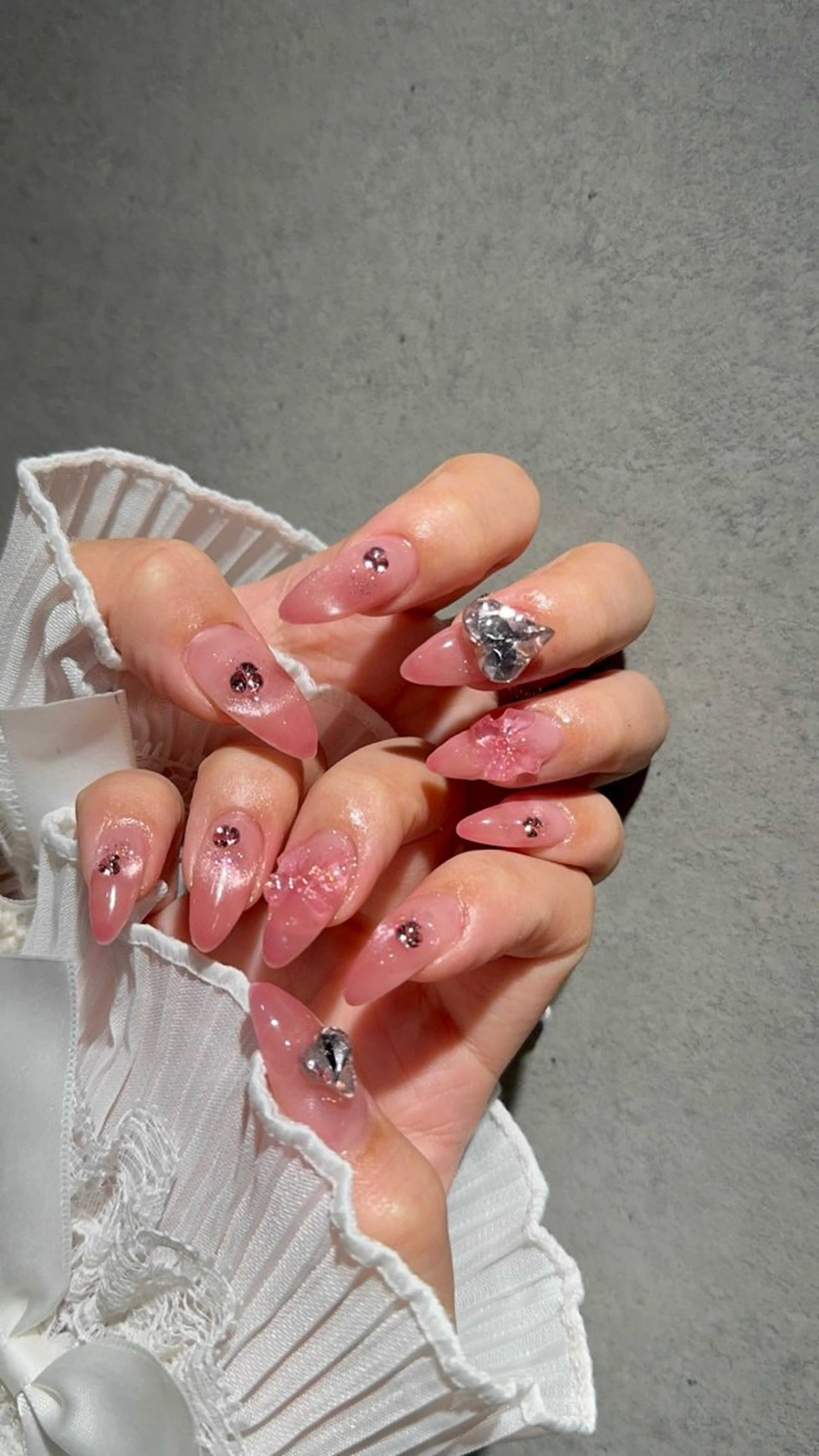 ネイル ハンドネイル I-nailロング /ワンホン/キラキラのネイルデザイン