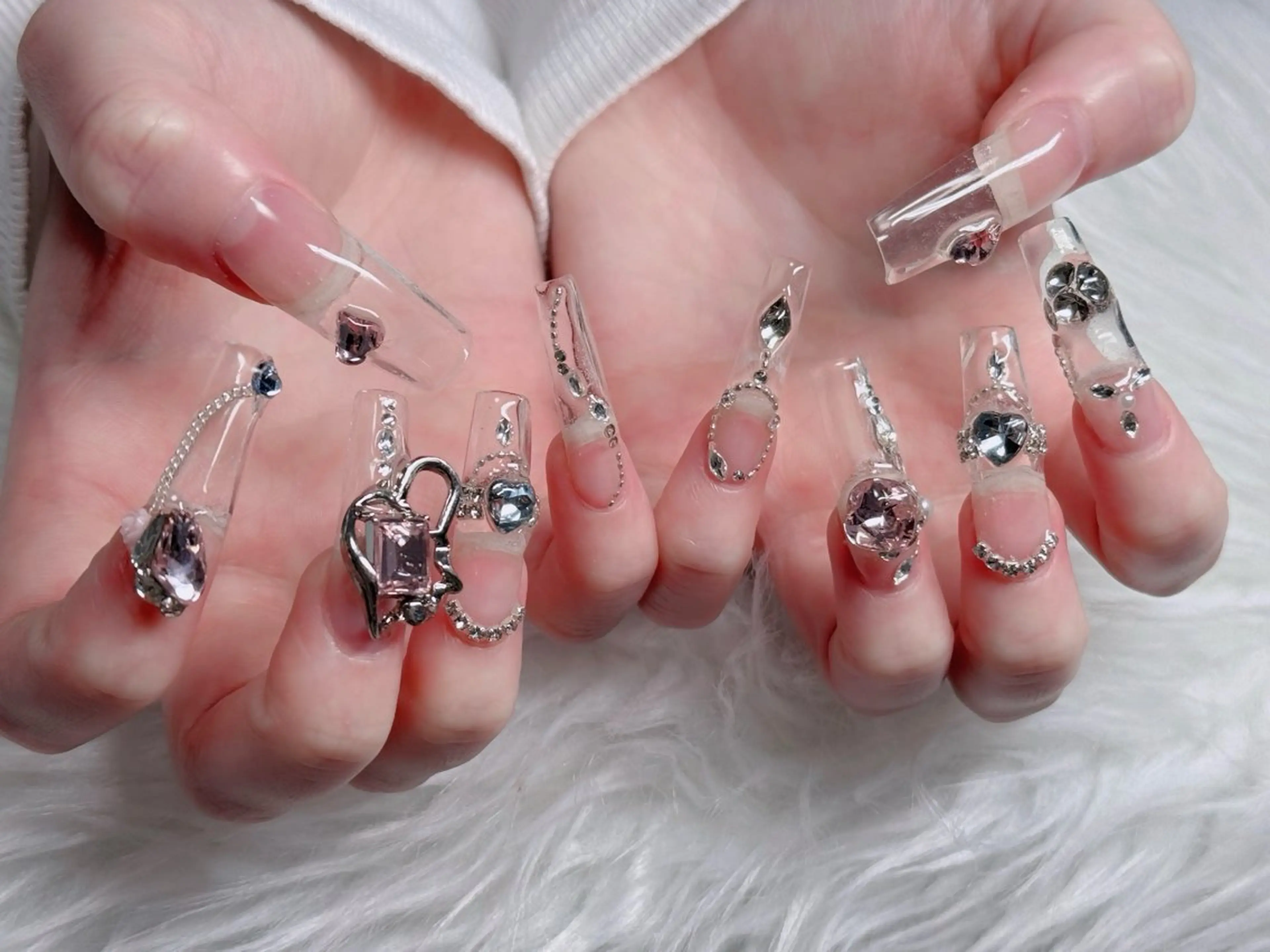 ネイル フレンチネイル ジェルネイル ガラスフレンチ ハロウィン ハート ハンドネイル H.baby Nail Salonのネイルデザイン