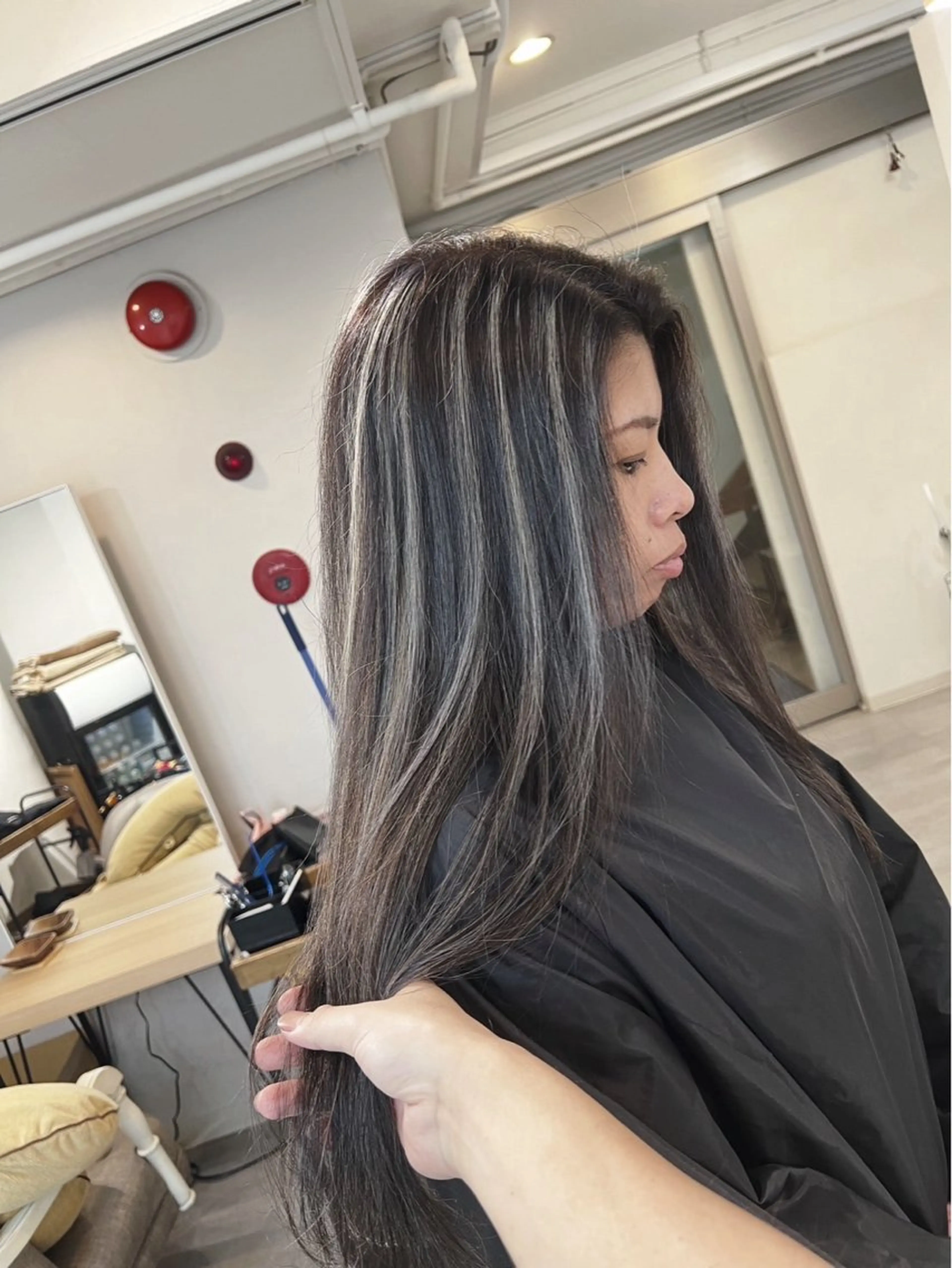 セミロング カラー ダークグレー ダークグレージュ グレージュ ハイライトカラー ハイライト ヘアカラー トリートメント ROBIN所属・指名数No.1 /NAOYAのヘアスタイル