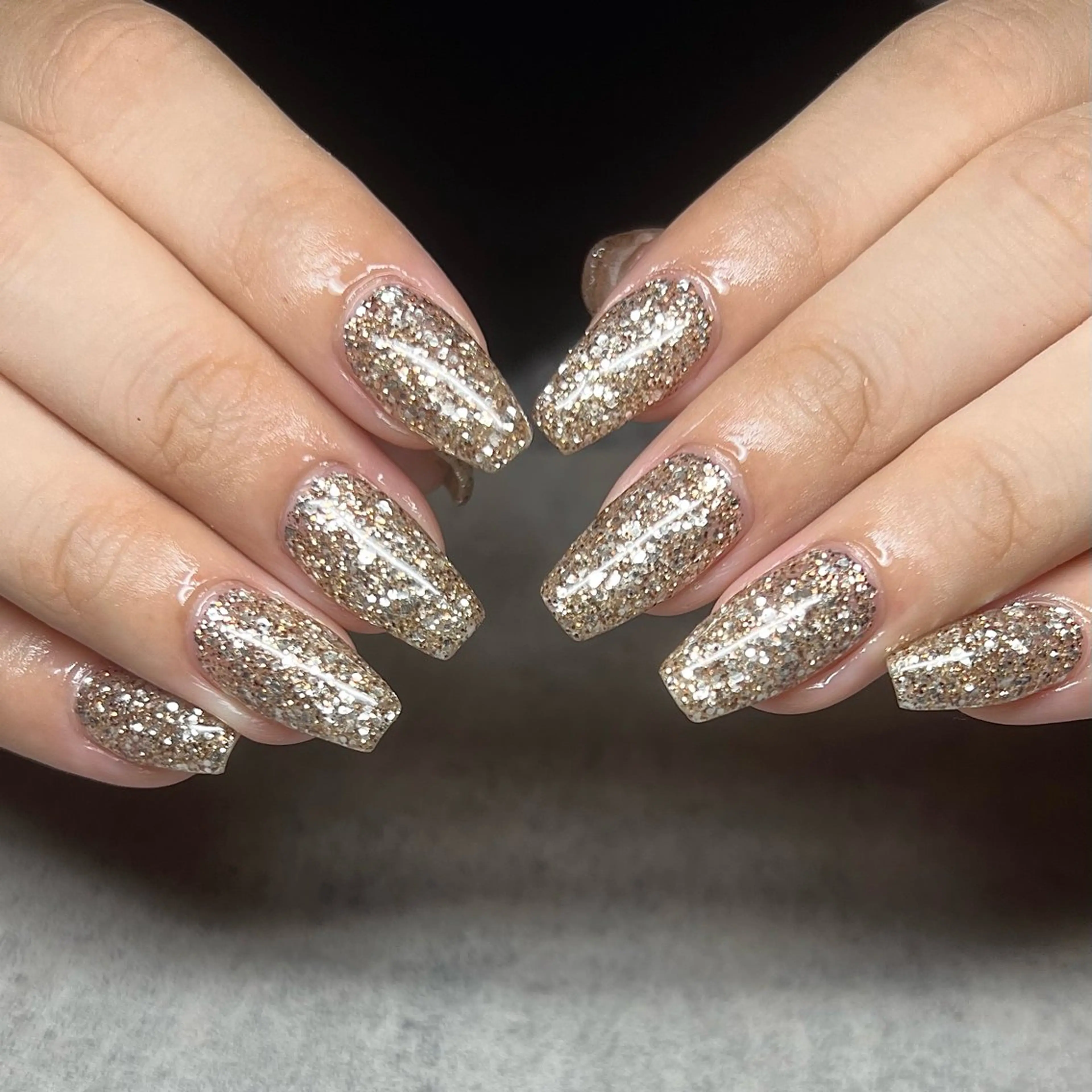 ネイル ブラウン ラメ(グリッター) ワンカラーネイル シルバー ハンドネイル ハンドケア N dé chou chou所属・林 七海のその他イメージ